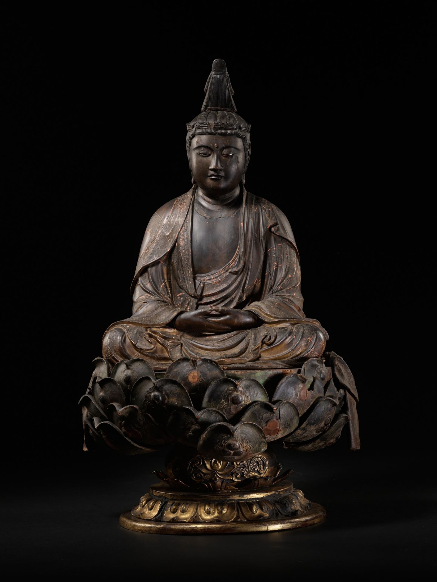 A VERY LARGE AND RARE LACQUERED WOOD FIGURE OF HOKAN SHAKA NYORAI, MUROMACHI PERIOD - Bild 9 aus 17