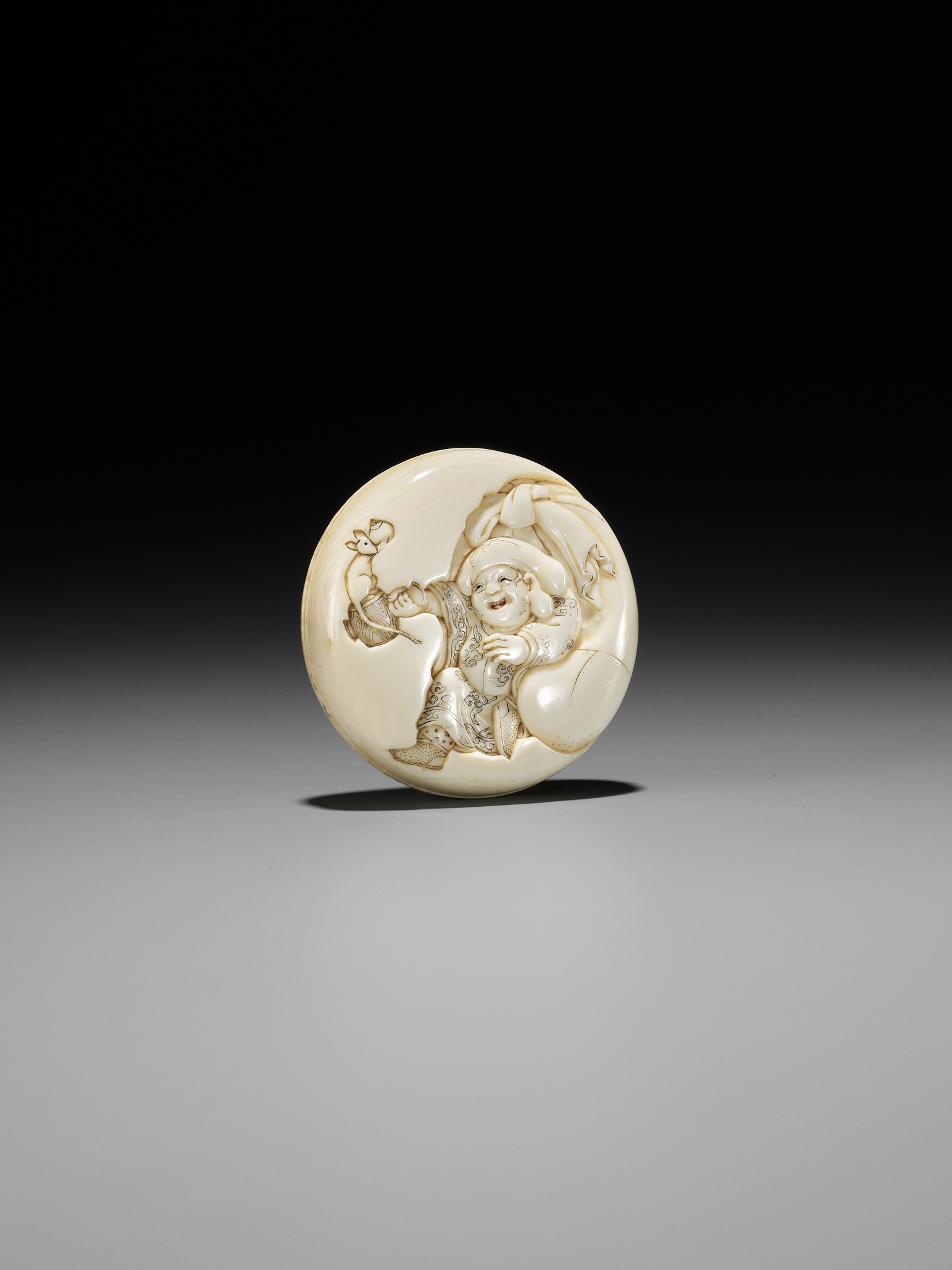 SORIN: AN IVORY MANJU NETSUKE WITH DAIKOKU AND RAT - Image 5 of 11