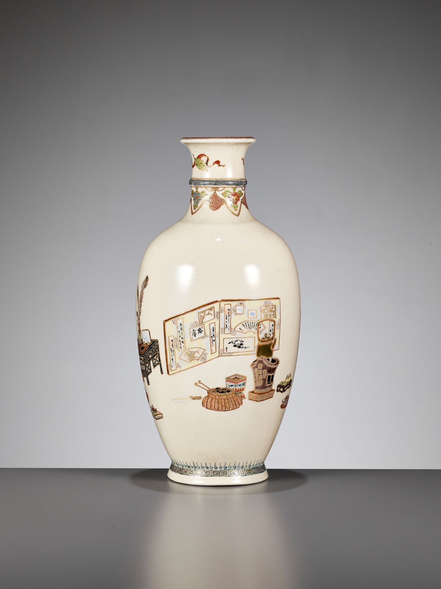 A FINE SATSUMA CERAMIC VASE WITH 'HUNDRED ANTIQUES' DESIGN - Image 6 of 9