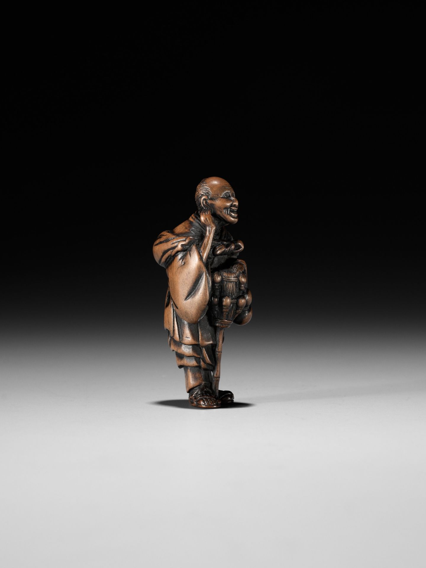 ROKKO: A FINE WOOD NETSUKE OF A CHASEN (TEA WHISK) VENDOR - Image 6 of 9