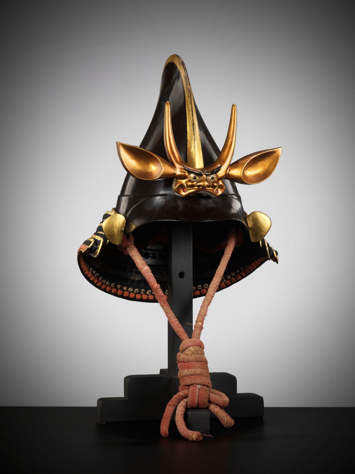 A BLACK AND GOLD-LACQUERED KAWARI KABUTO WITH ONI MAEDATE - Image 8 of 8