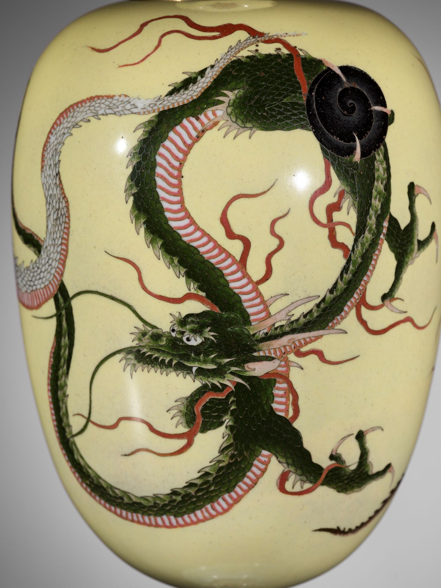 A CLOISONNÃ‰ ENAMEL VASE AND COVER WITH DRAGONS AND HO-O - Image 4 of 9