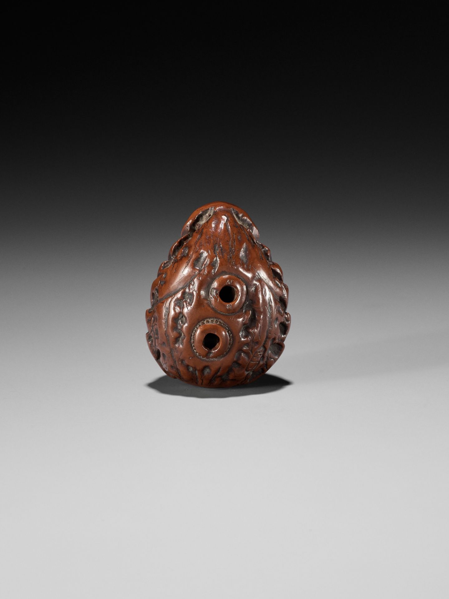 HIDARI ISSAN: A KURUMI (WALNUT) NETSUKE OF A ROLY POLY DARUMA - Image 4 of 10