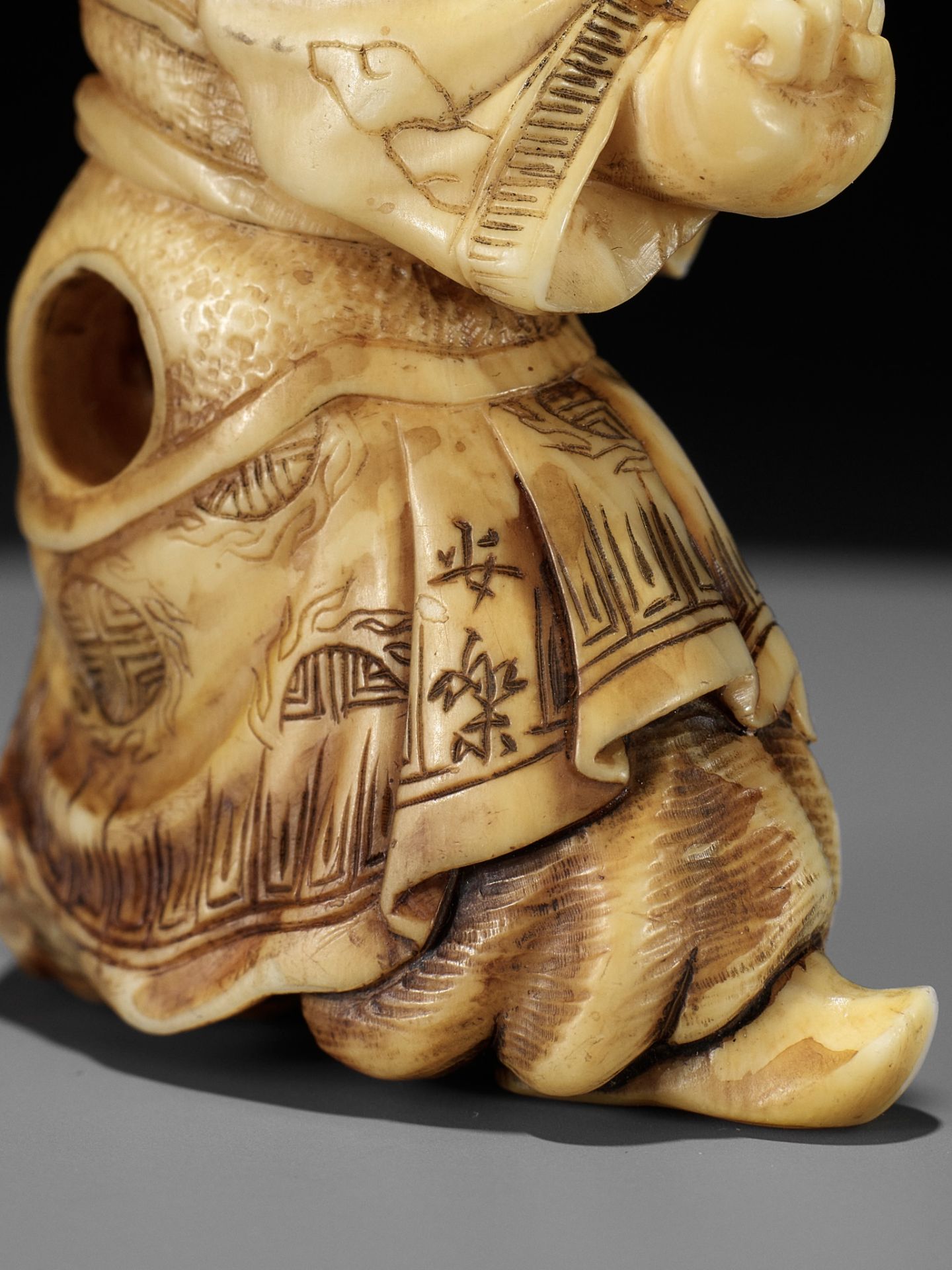 ANRAKU: A FINE IVORY NETSUKE OF SHOKI - Image 10 of 11