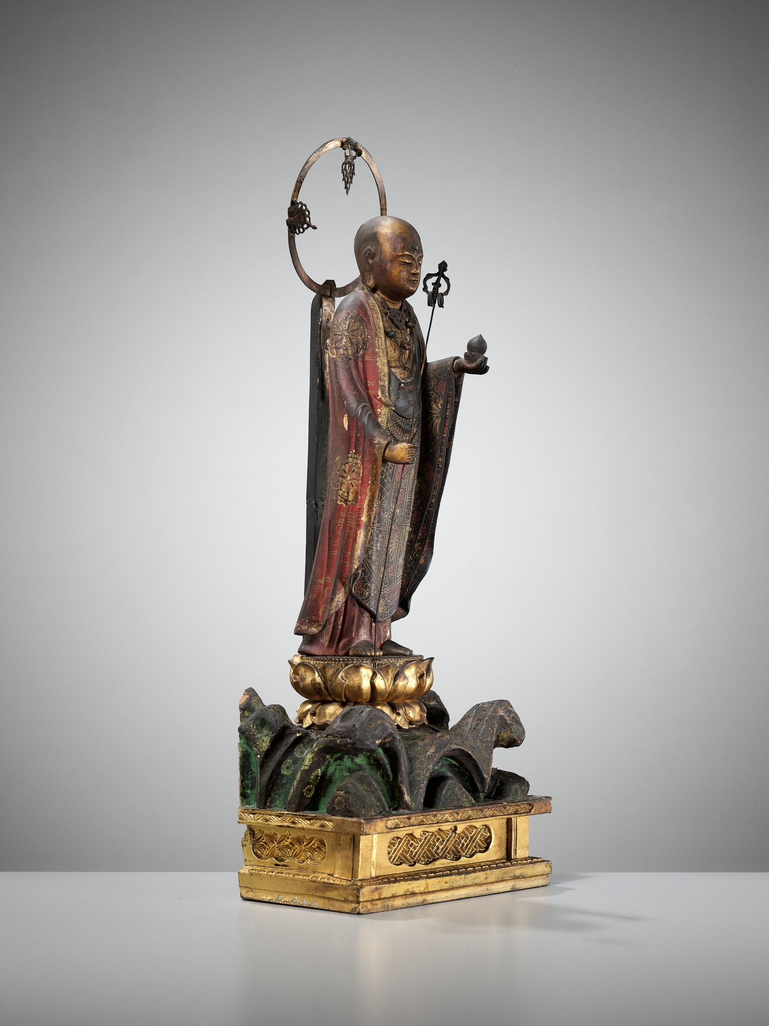 A RARE GILT AND POLYCHROME WOOD FIGURE OF JIZO BOSATSU - Image 9 of 10