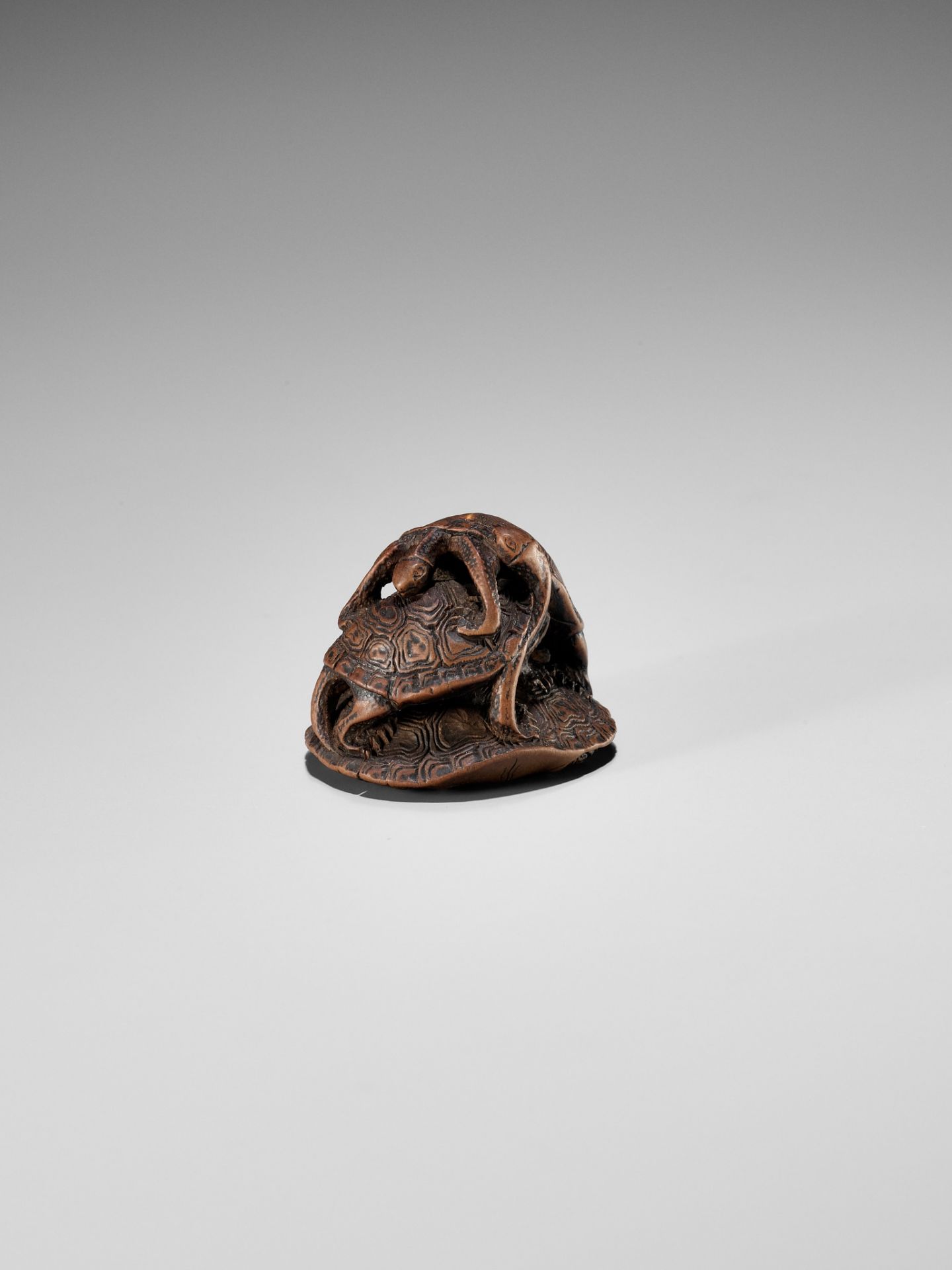 SEIGYOKU: A WOOD NETSUKE OF THREE TURTLES IN A PYRAMID - Image 4 of 11