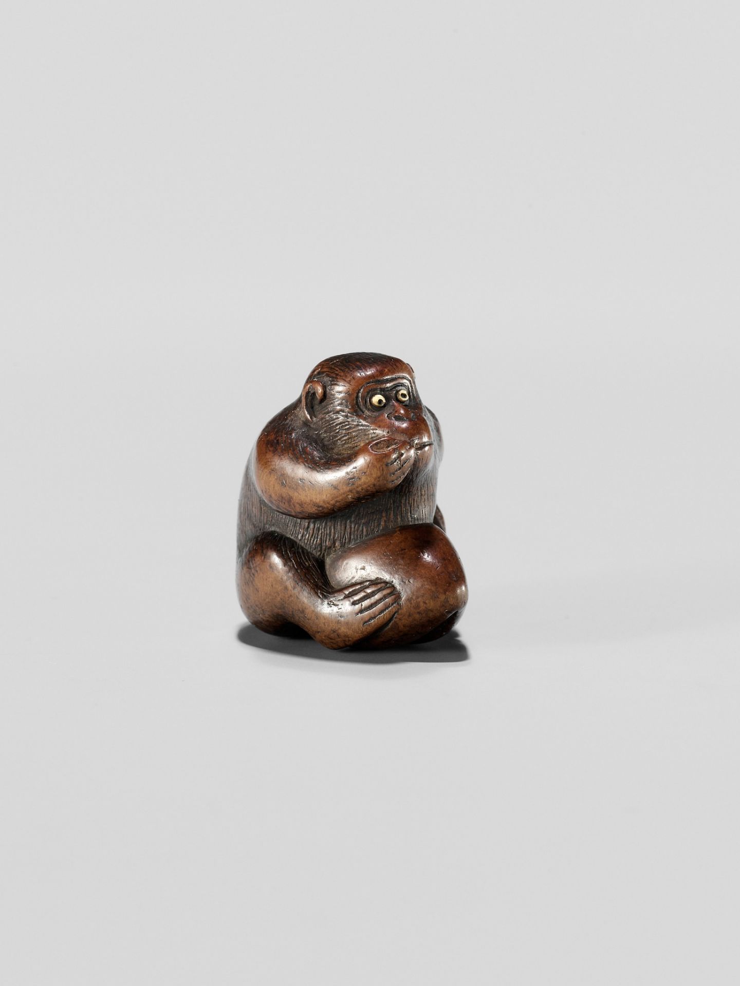 A WOOD NETSUKE OF A MONKEY EATING A PEACH, ATTRIBUTED TO MIWA - Image 11 of 12