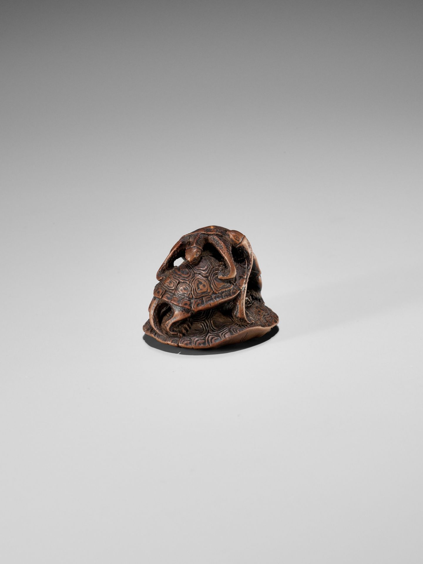 SEIGYOKU: A WOOD NETSUKE OF THREE TURTLES IN A PYRAMID - Image 10 of 11