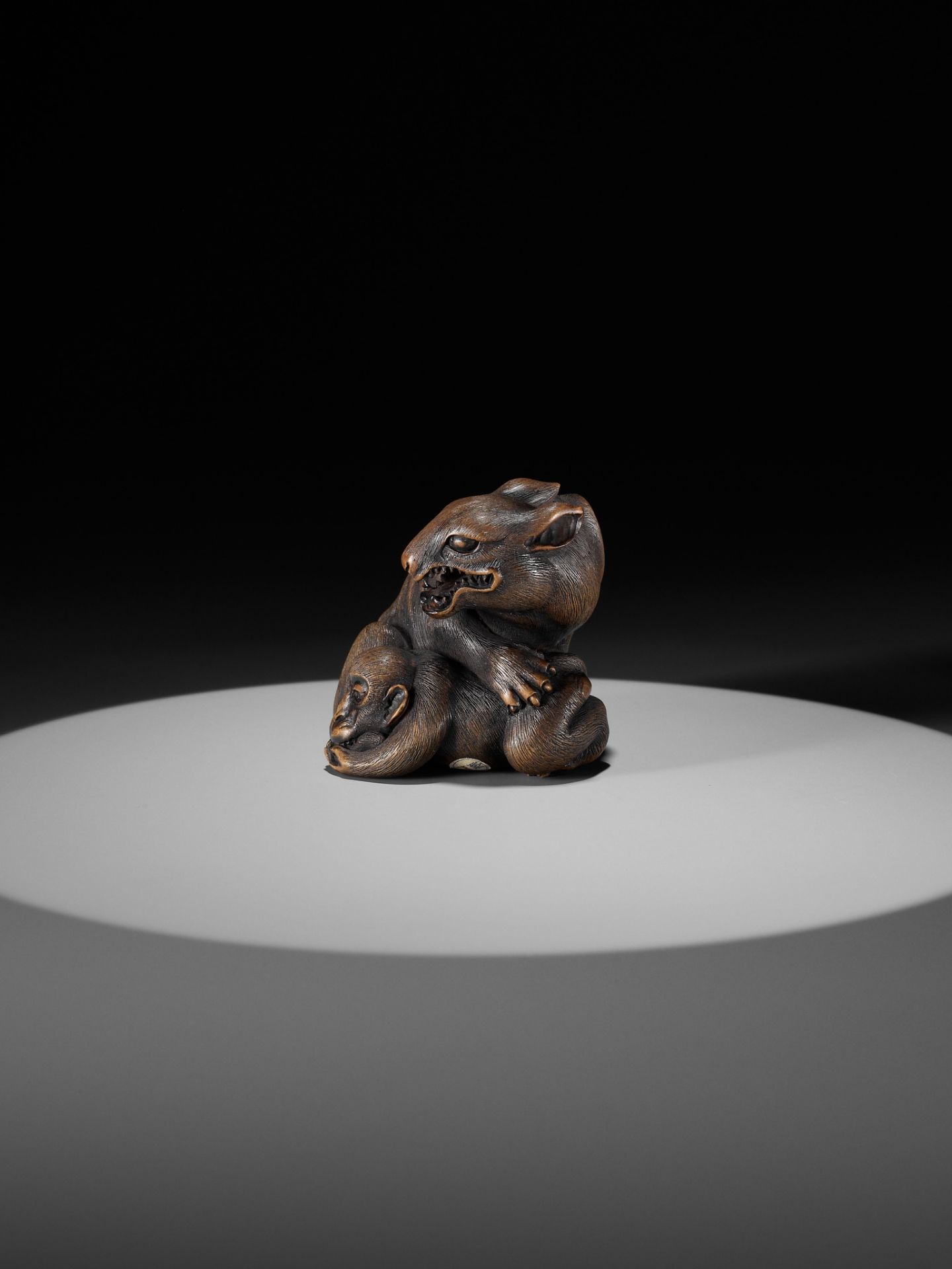 A LARGE AND FINE YAMADA SCHOOL WOOD OKIMONO NETSUKE OF A WOLF AND MONKEY - Image 8 of 14