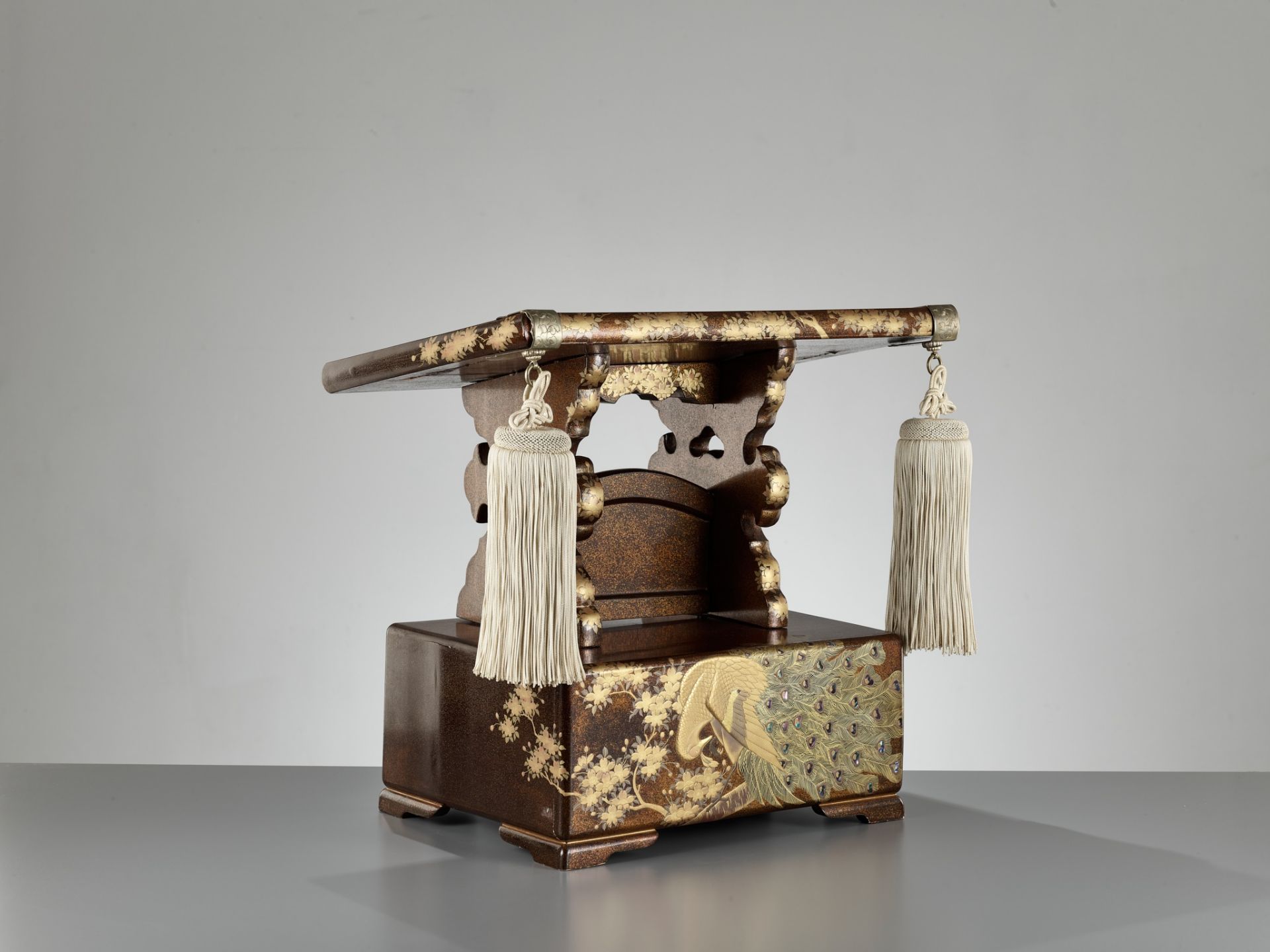 A RARE LACQUER KENDAI (LECTERN) - Image 5 of 12