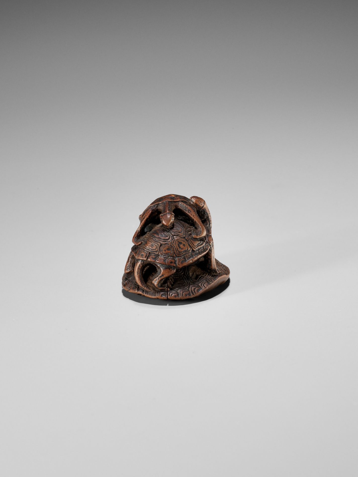 SEIGYOKU: A WOOD NETSUKE OF THREE TURTLES IN A PYRAMID - Image 9 of 11