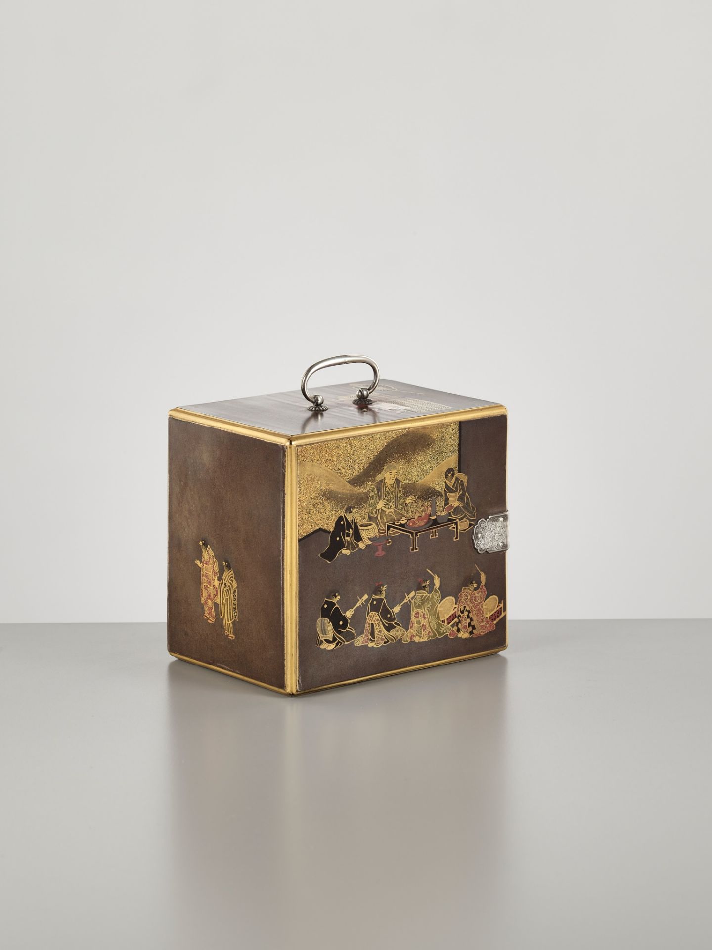 A LACQUER MINIATURE KODANSU (CABINET) WITH SCENES FROM THE TALE OF THE TONGUE-CUT SPARROW - Image 5 of 12