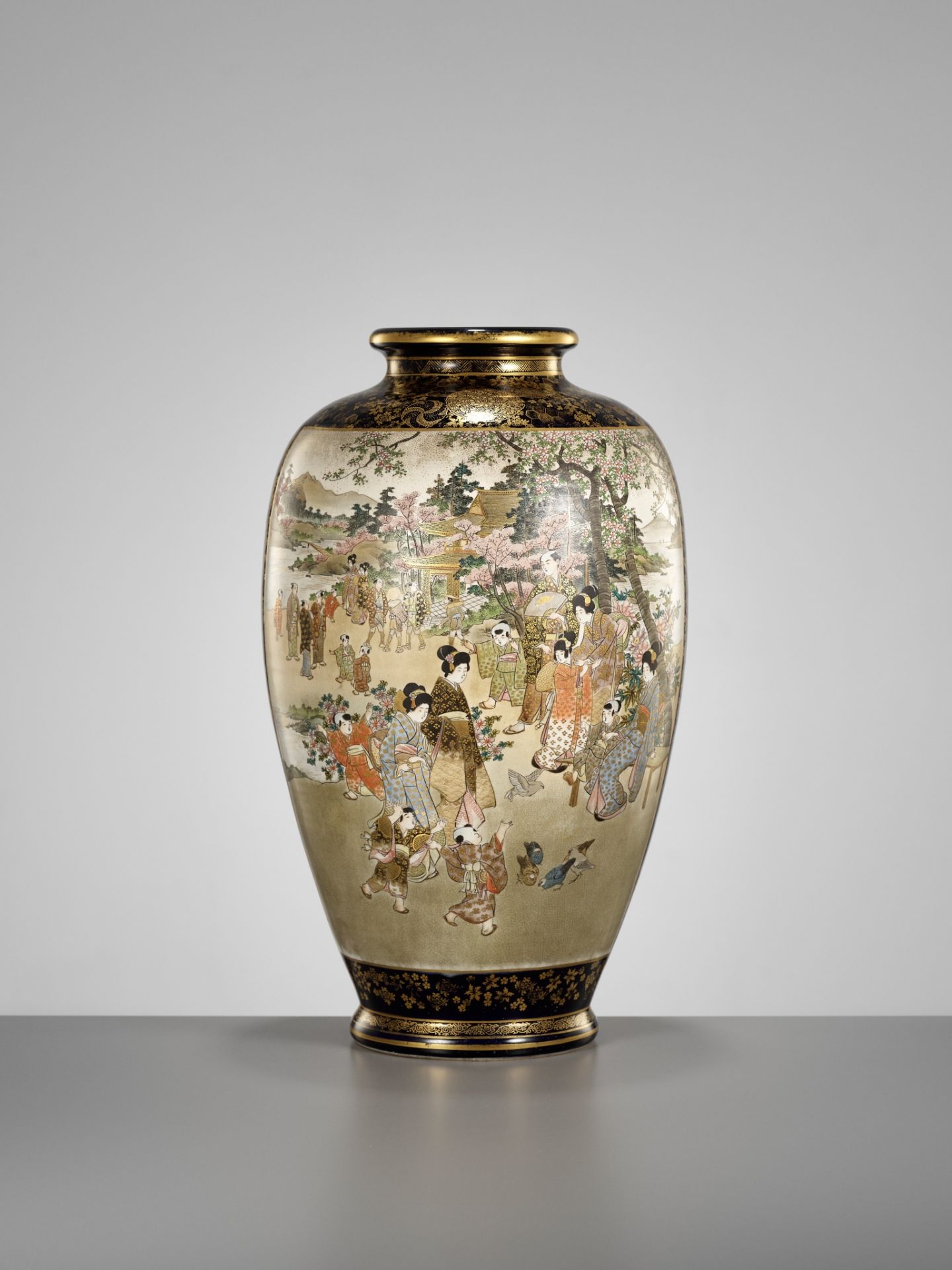 BANKOZAN: A FINE AND LARGE SATSUMA CERAMIC VASE - Image 6 of 9