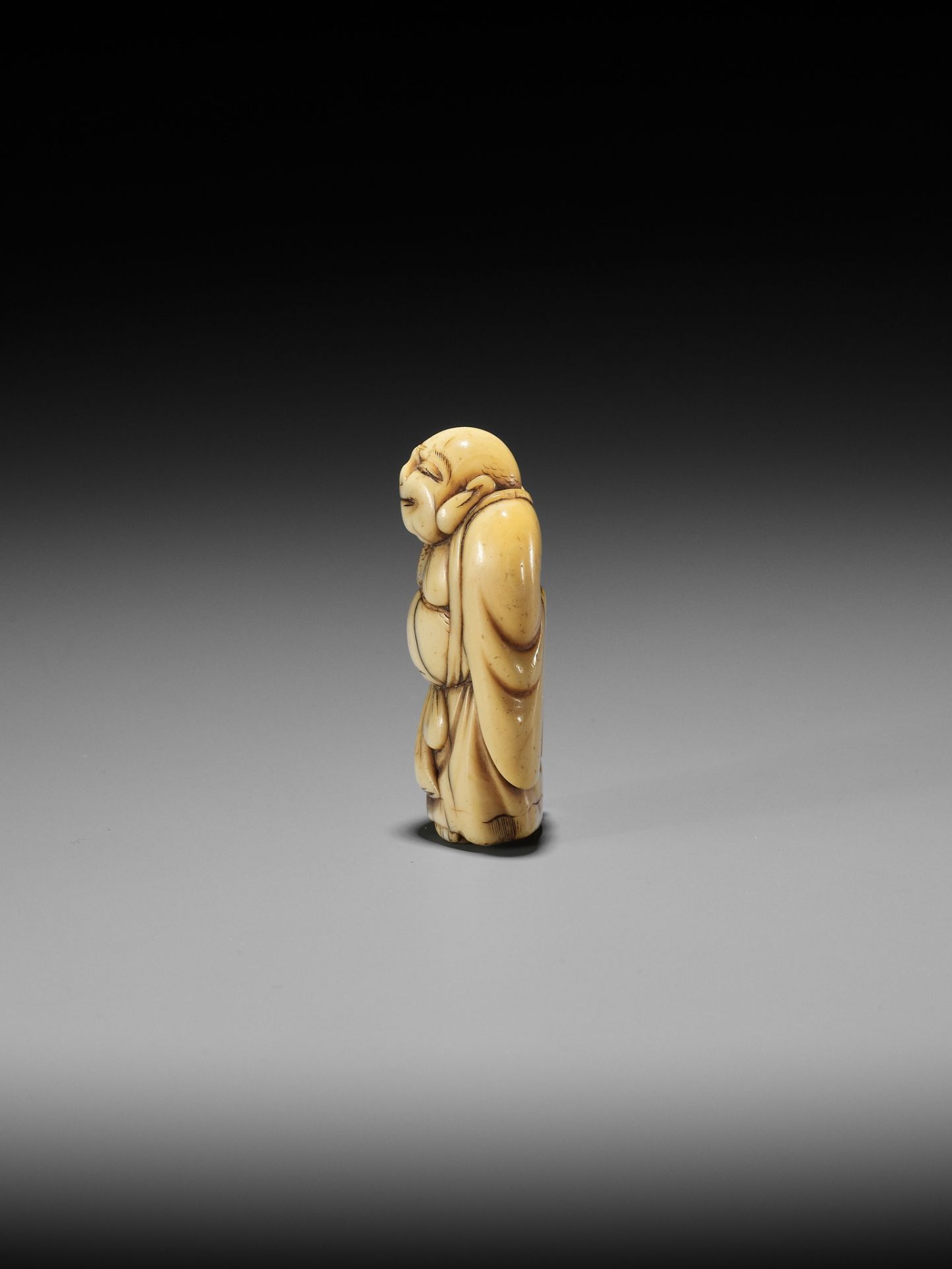 TOMO: AN EARLY OSAKA SCHOOL IVORY NETSUKE OF HOTEI - Image 5 of 10