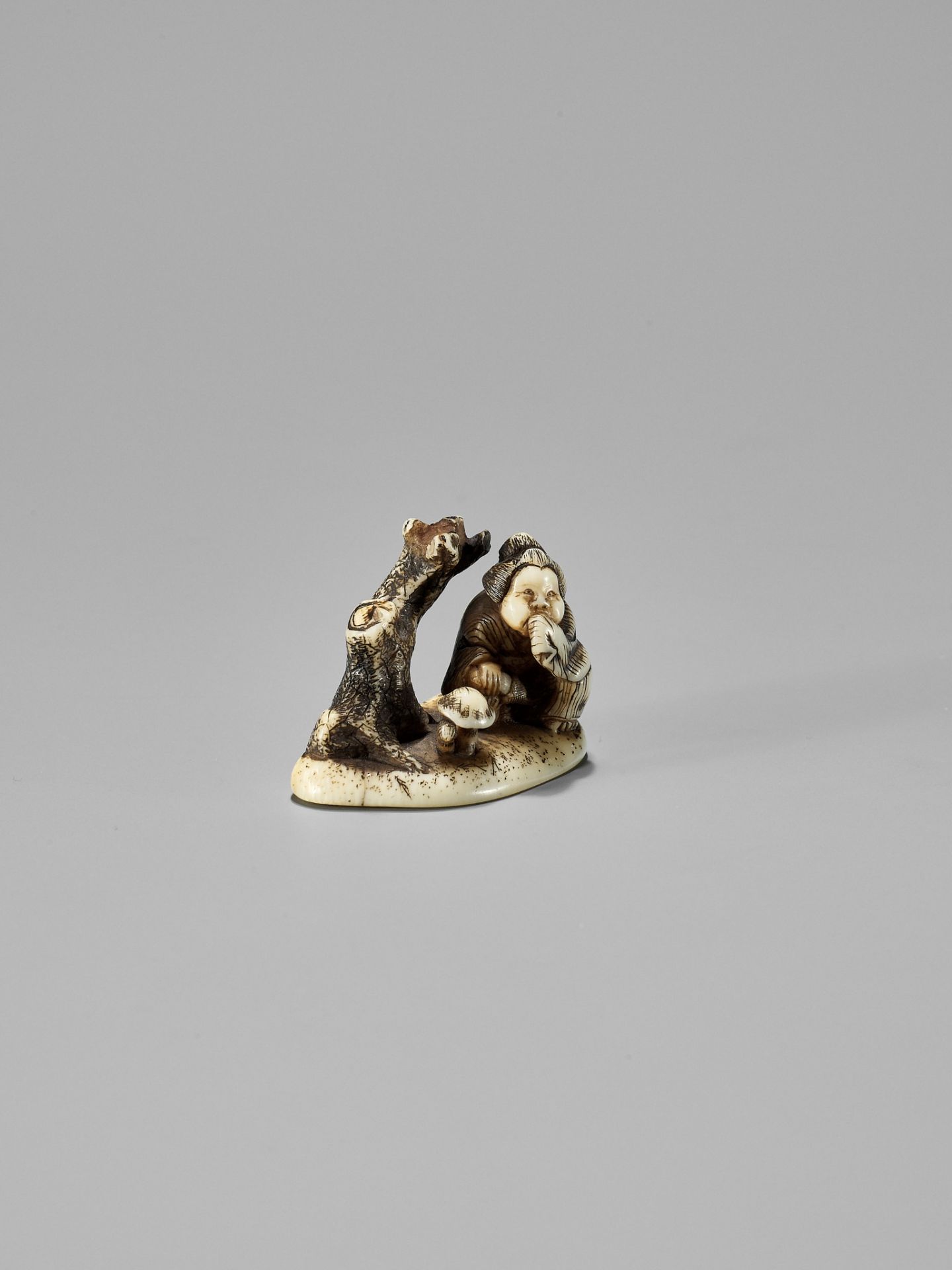 SHIGEMASA: AN AMUSING OSAKA SCHOOL SHUNGA IVORY NETSUKE OF OKAME WITH MUSHROOM - Image 8 of 12