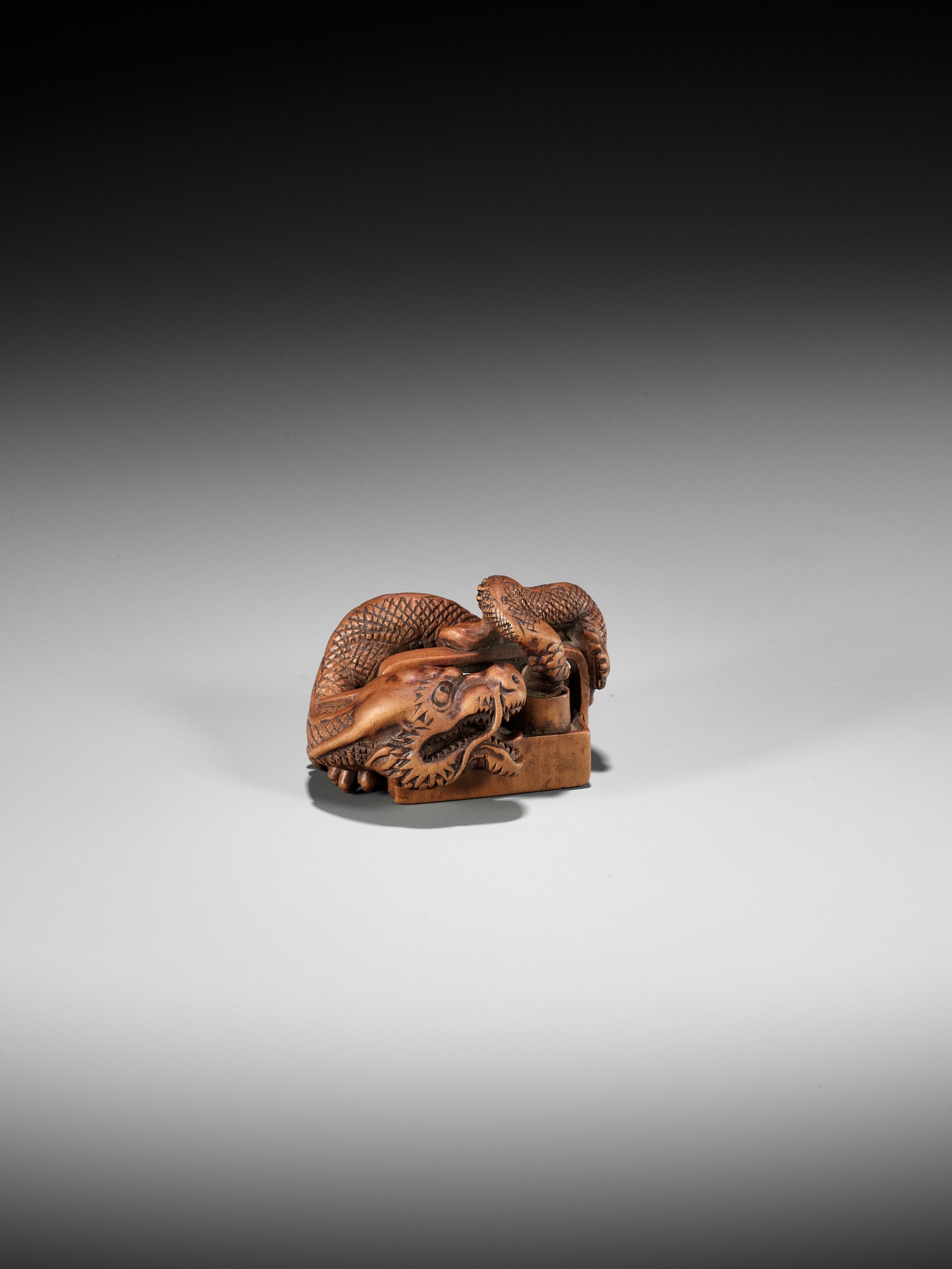 A WOOD NETSUKE OF A DRAGON EMERGING FROM AN ASH POT (HAIFUKI KARA RYU) - Image 6 of 12