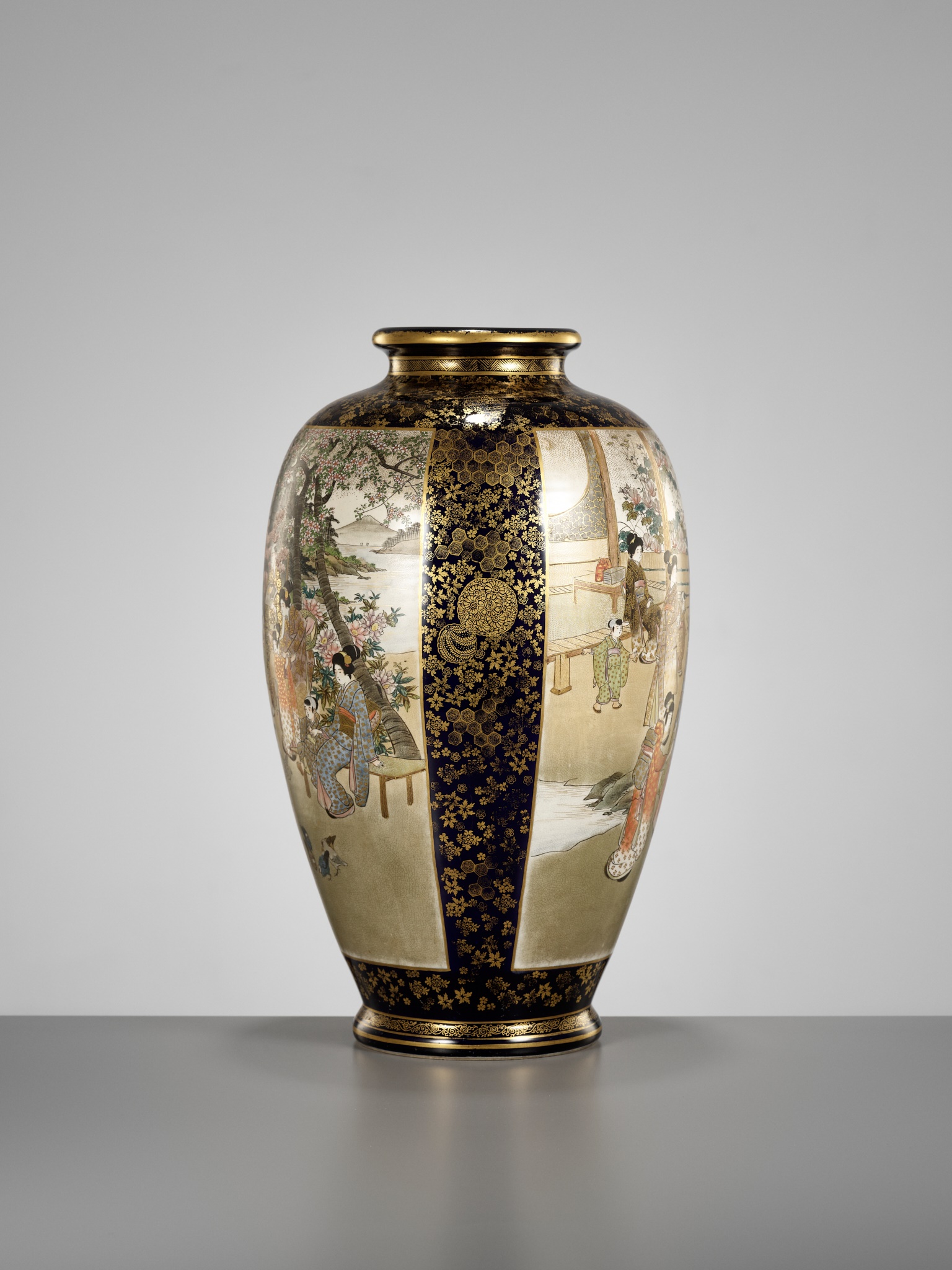 BANKOZAN: A FINE AND LARGE SATSUMA CERAMIC VASE - Image 2 of 9