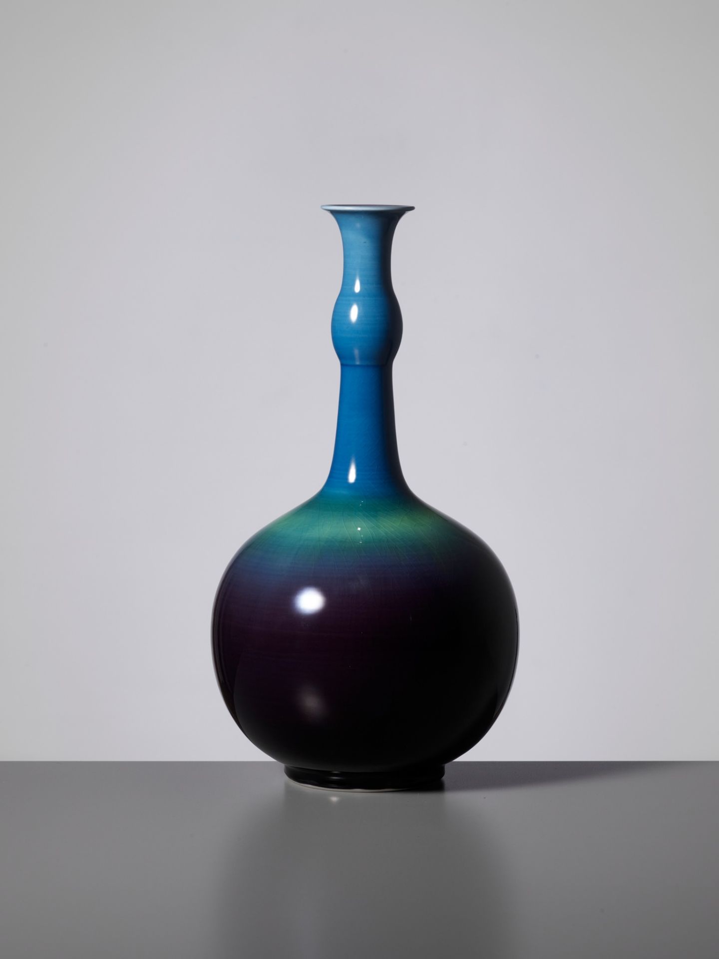 TOKUDA YASOKICHI III: A FINE KUTANI GLAZED PORCELAIN VASE - Bild 3 aus 11