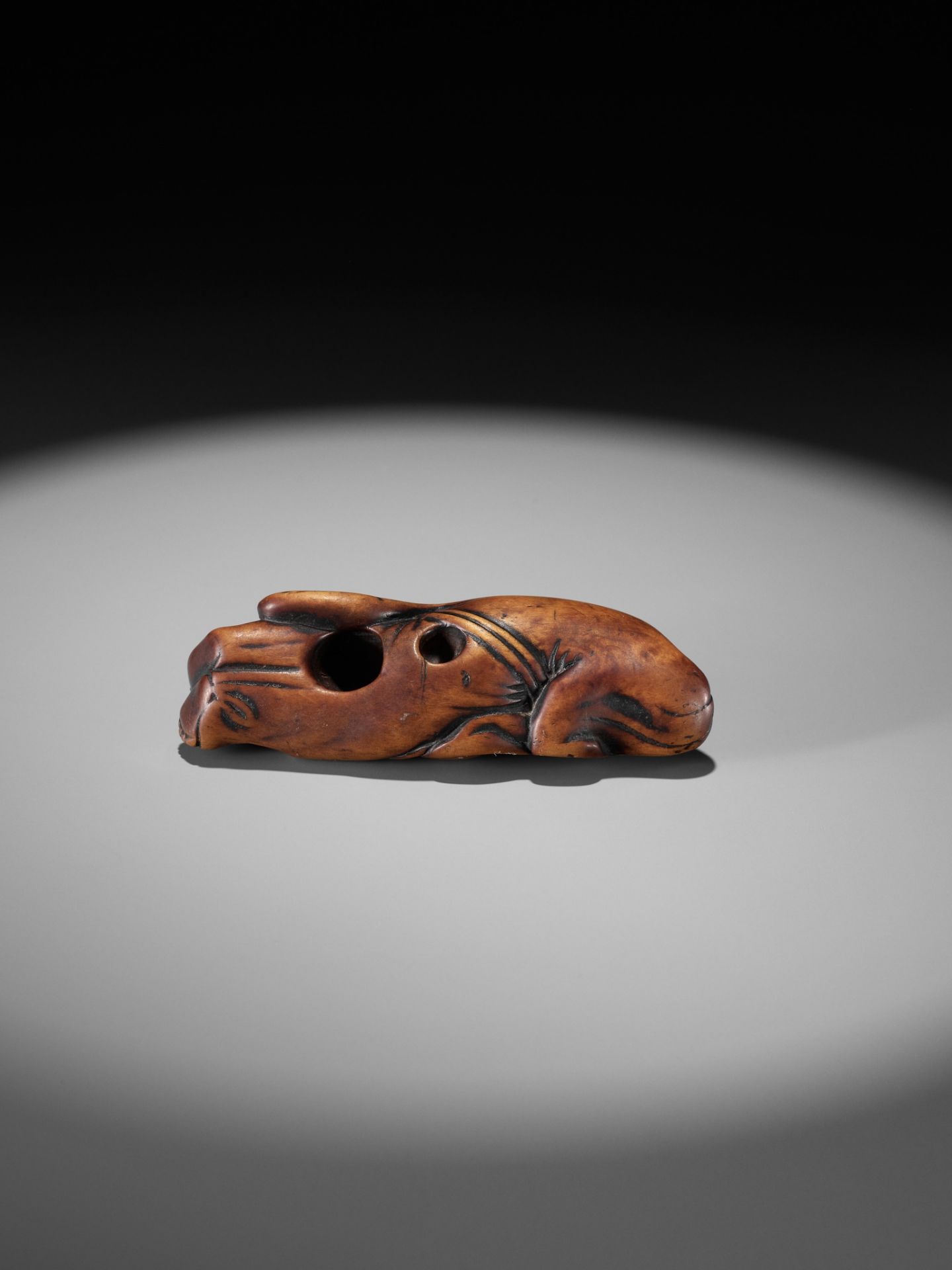 AN EARLY WOOD NETSUKE OF A RECLINING HOTEI - Image 8 of 9