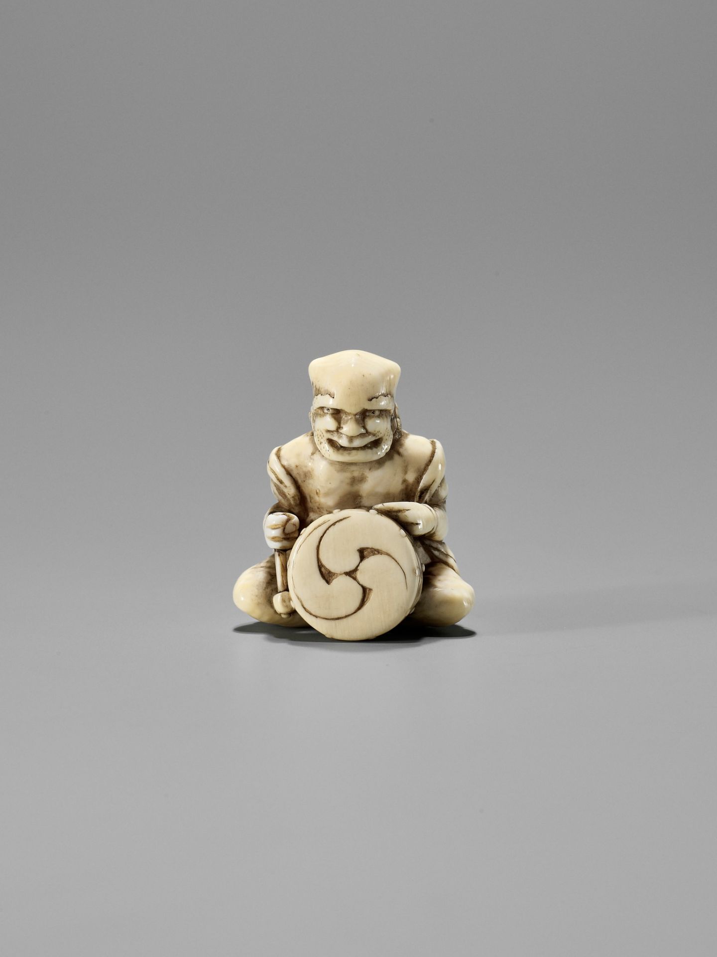 GYOKKOSAI: A FINE IVORY NETSUKE OF RAIJIN - Image 8 of 11