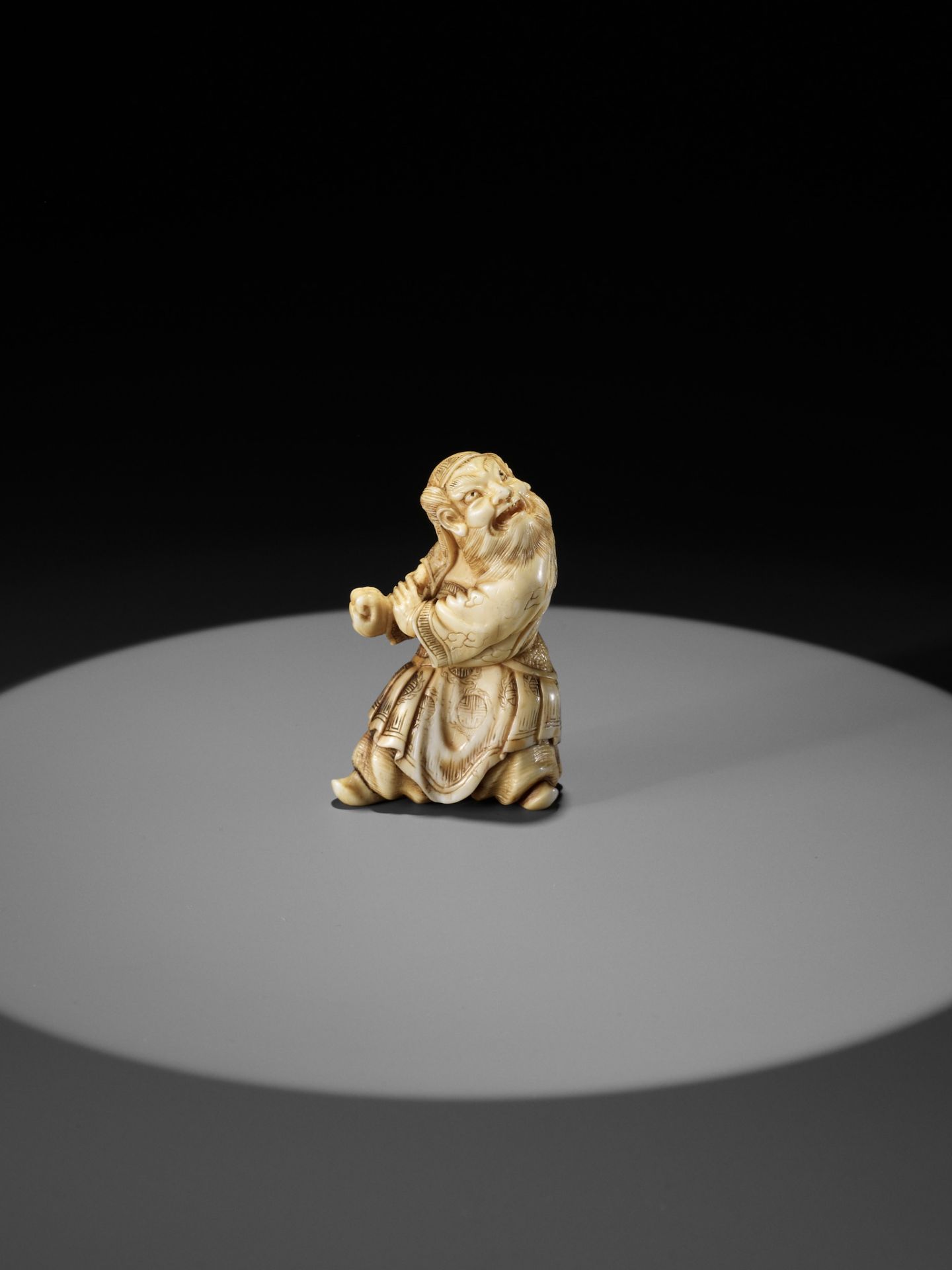 ANRAKU: A FINE IVORY NETSUKE OF SHOKI - Image 2 of 11