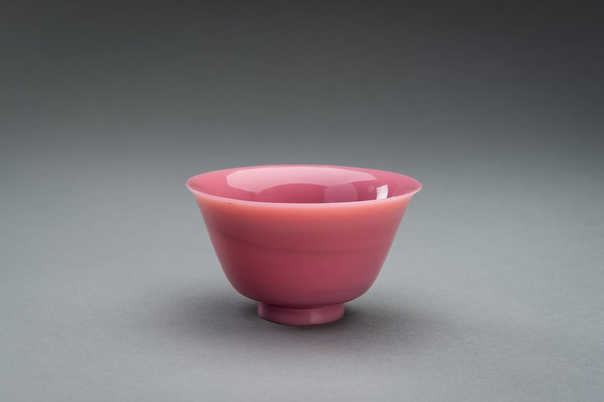 A PINK PEKING GLASS BOWL, MARK AND PERIOD OF QIANLONG - Image 2 of 10