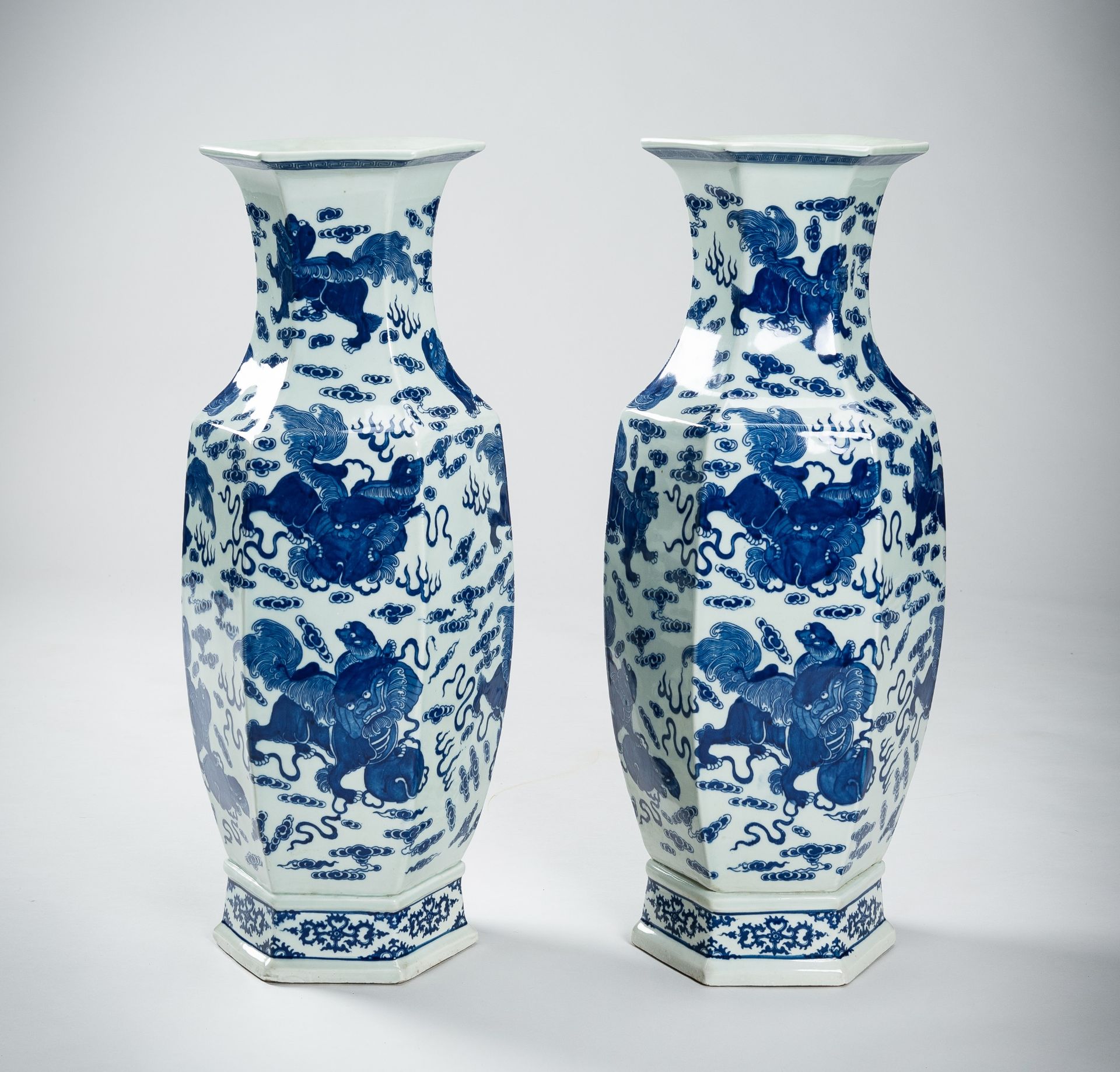 A LARGE PAIR OF BLUE AND WHITE PORCELAIN VASES WITH BUDDHIST LIONS, QING