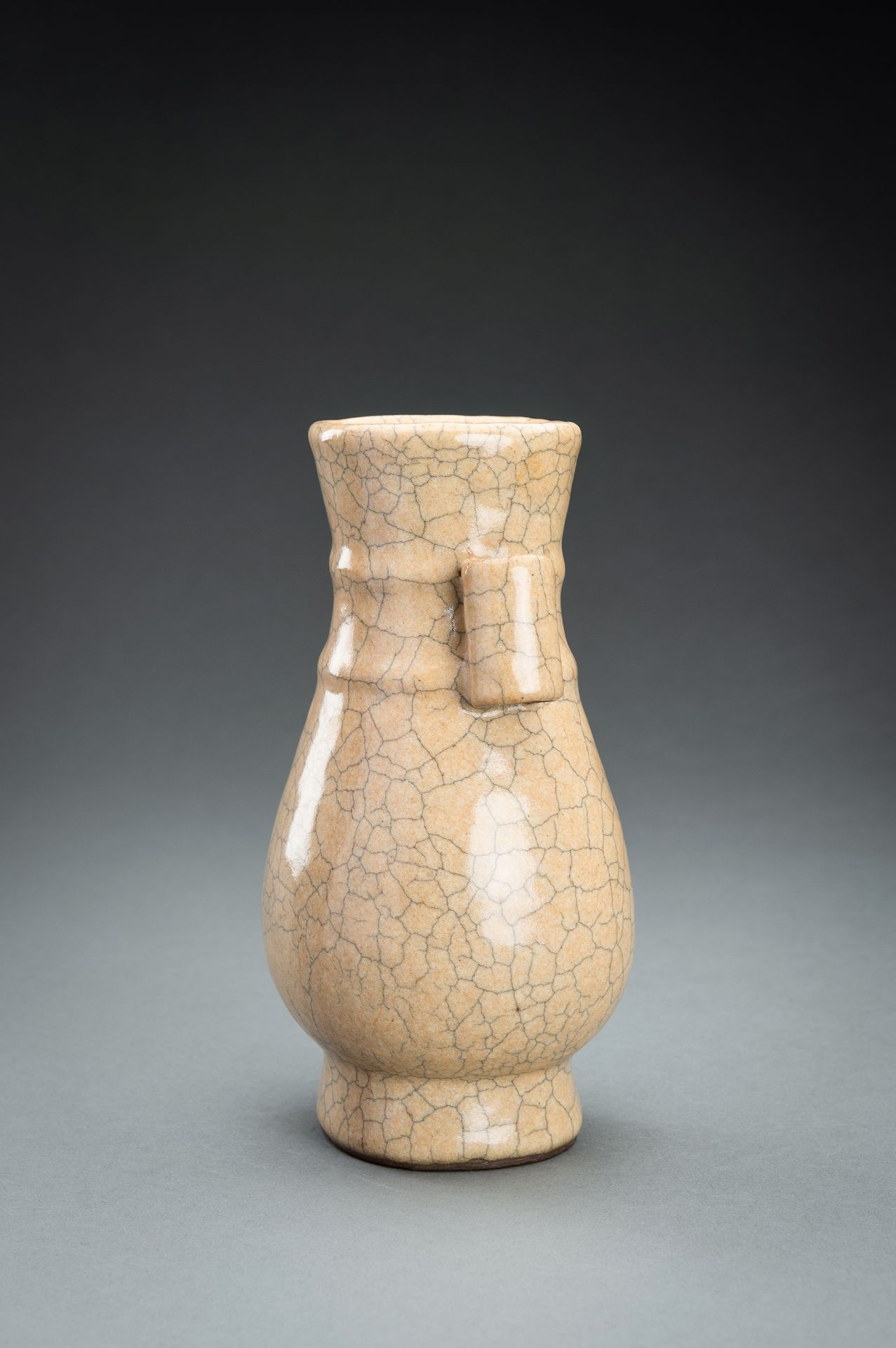 A SONG STYLE CRACKLE GLAZE PORCELAIN VASE, HU, c. 1920s - Image 2 of 11