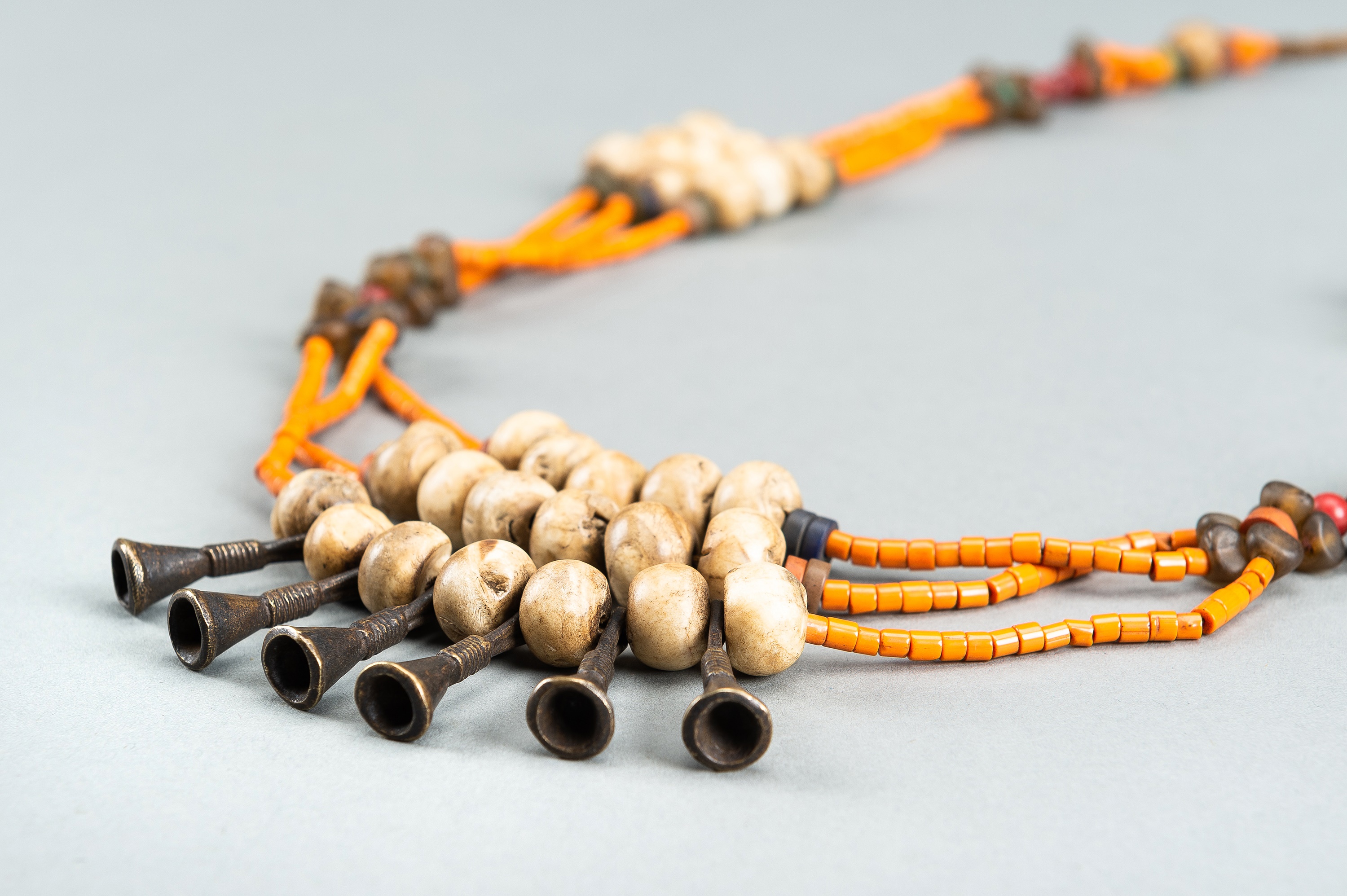 A NAGALAND MULTI-COLORED GLASS, BRASS AND SHELL NECKLACE, c. 1900s - Image 6 of 10