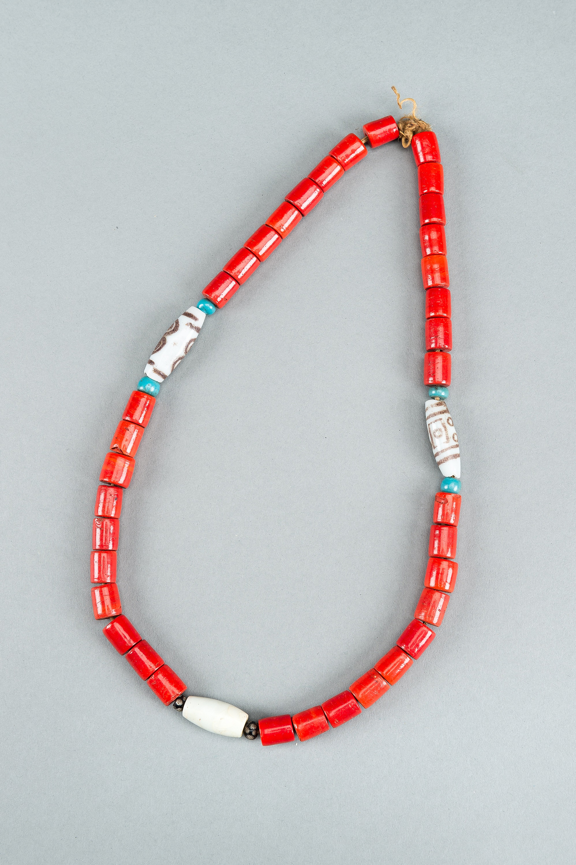 A NAGALAND DZI AND CORAL GLASS NECKLACE, c. 1900s - Image 9 of 9