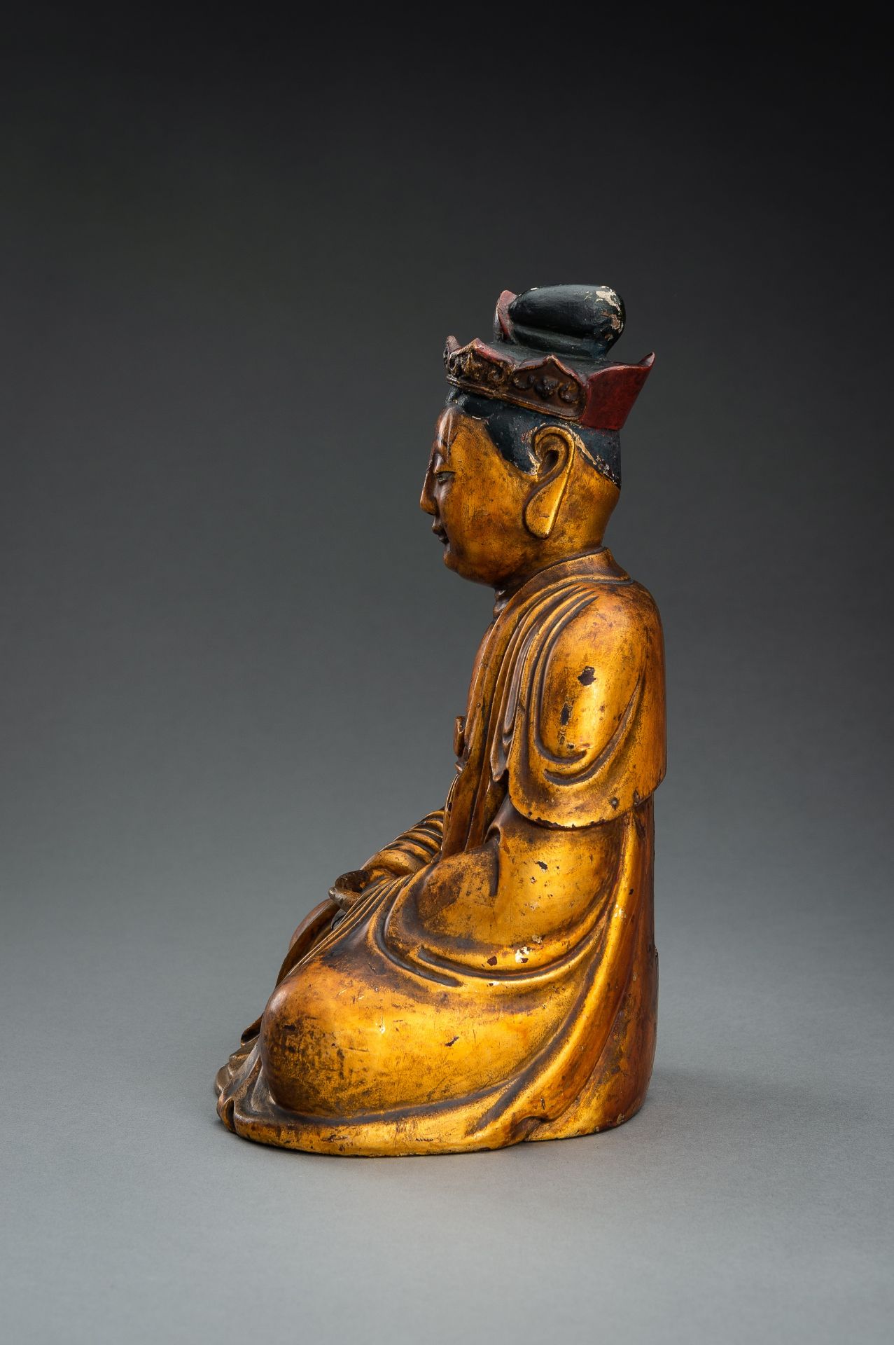 A GILT-LACQUERED WOOD FIGURE OF BUDDHA, 18TH-19TH CENTURY - Image 9 of 12