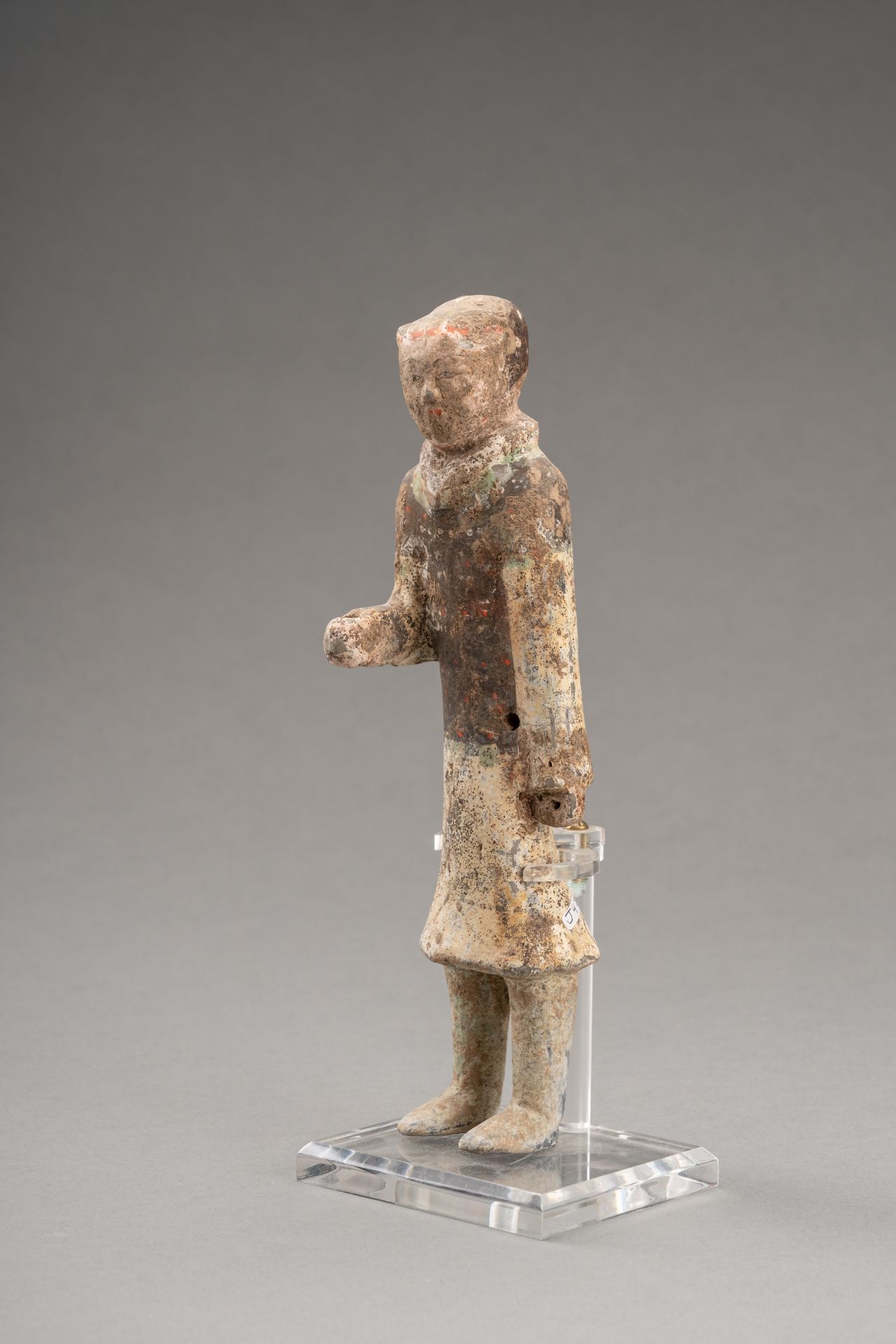 A PAINTED POTTERY FIGURE OF A WARRIOR, HAN DYNASTY - Image 7 of 7