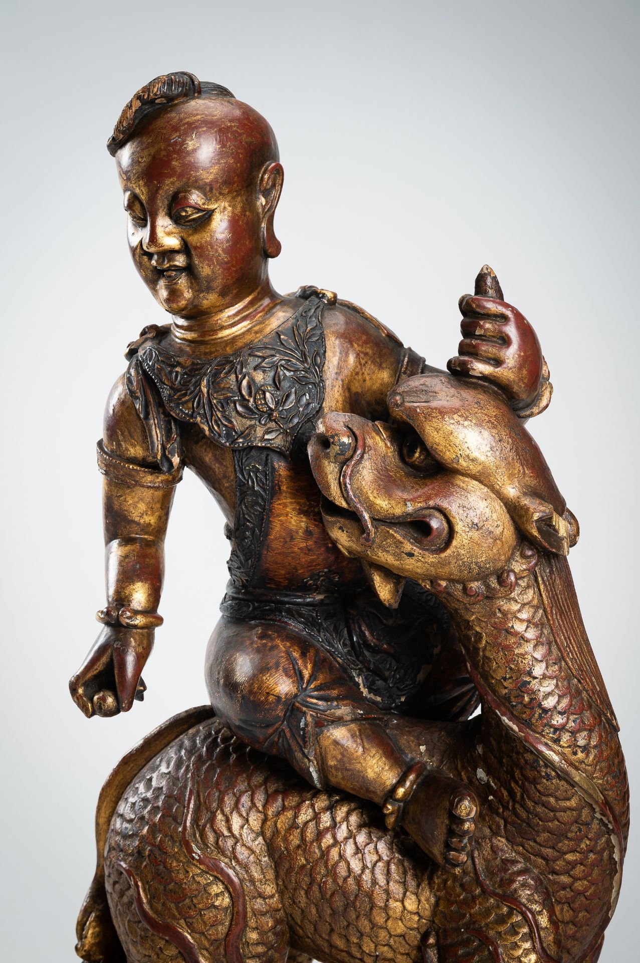 A VERY LARGE GILT-LACQUERED WOOD STATUE OF YOUNG BUDDHA RIDING QILIN - Image 4 of 19