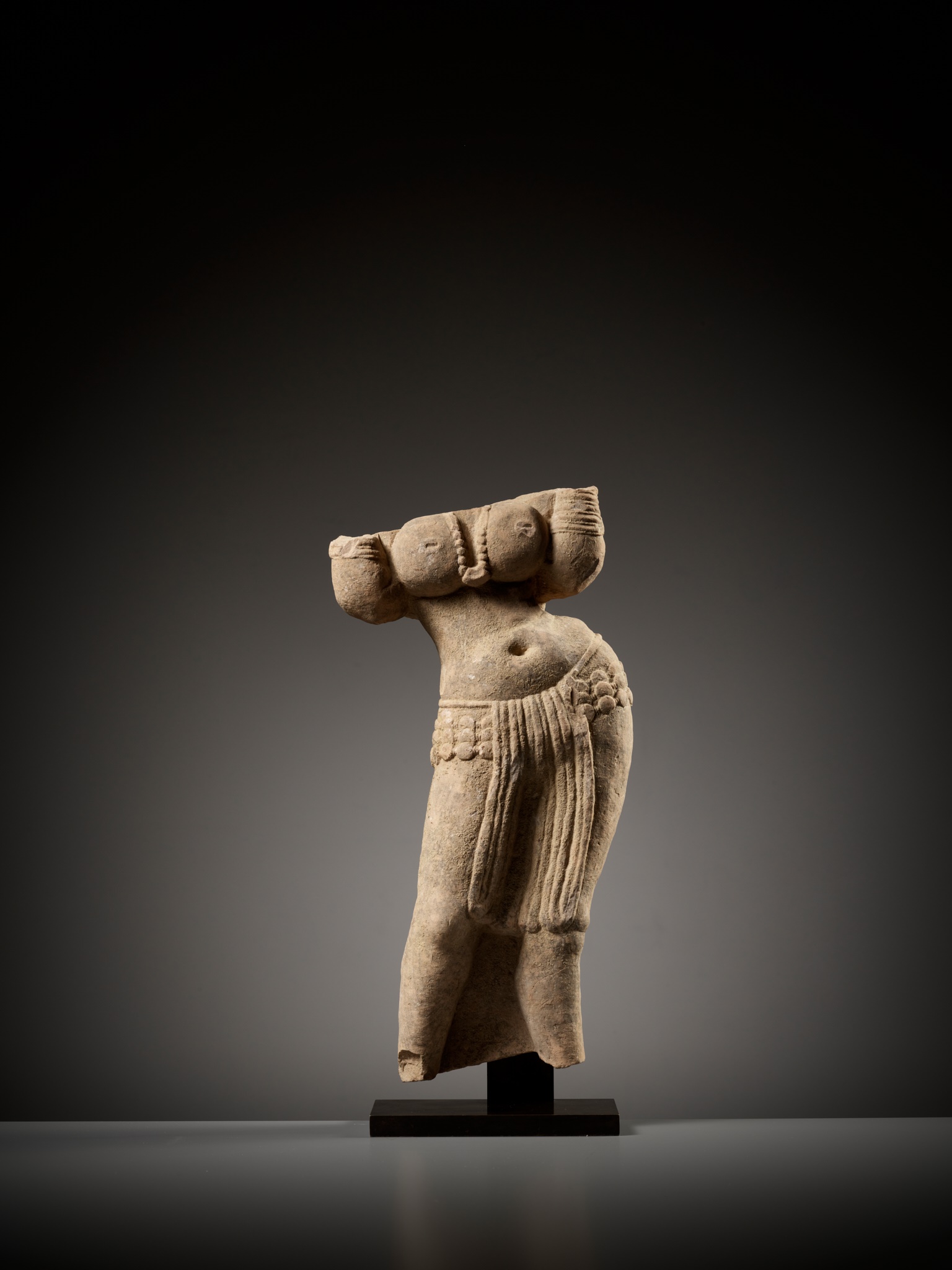 A SANDSTONE TORSO OF A YAKSHI, INDIA, MATHURA, KUSHAN PERIOD, 1ST-2ND CENTURY - Image 7 of 12