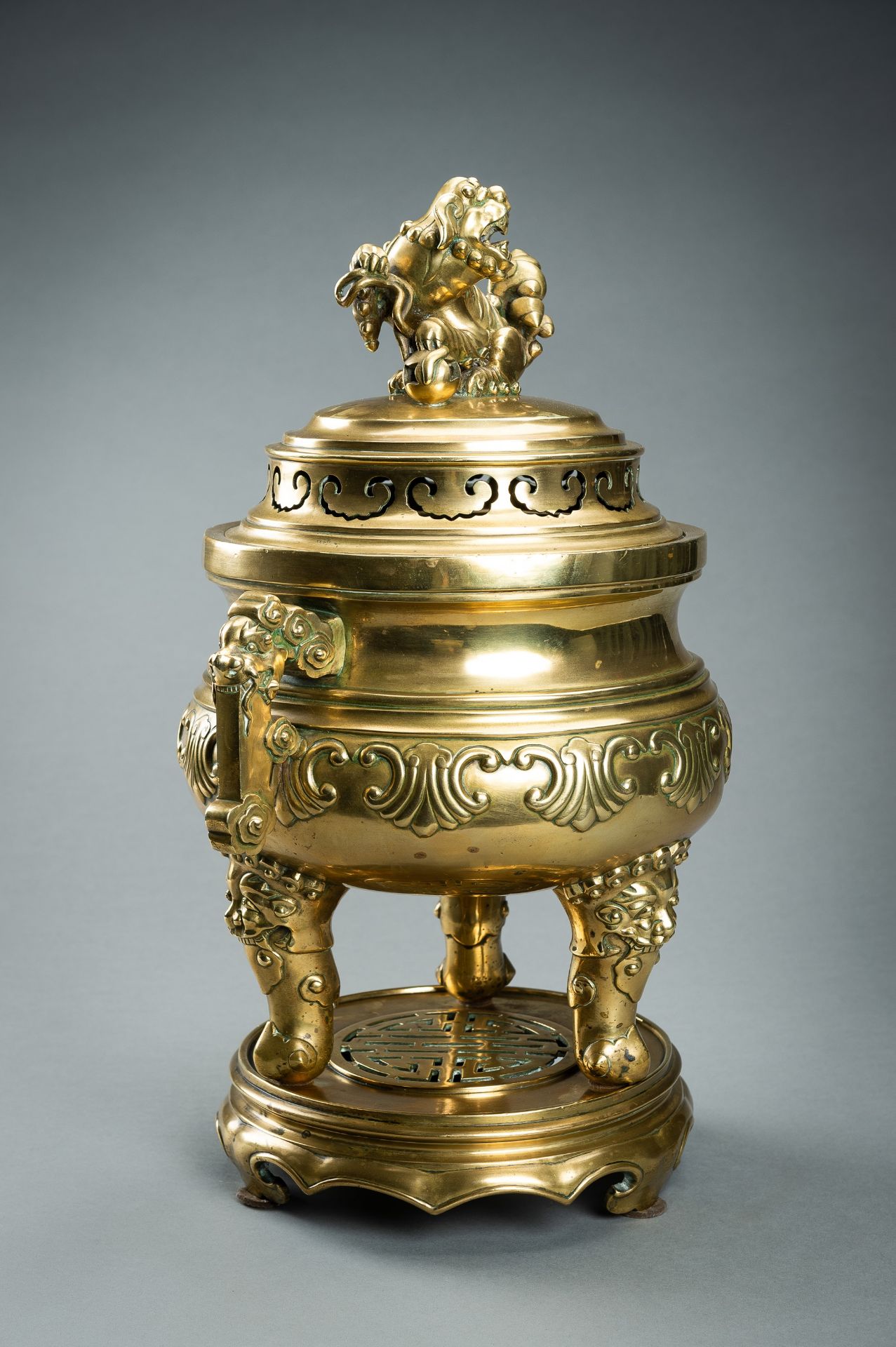 A MASSIVE GILT BRONZE TRIPOD CENSER WITH STAND AND COVER, QING - Image 12 of 19