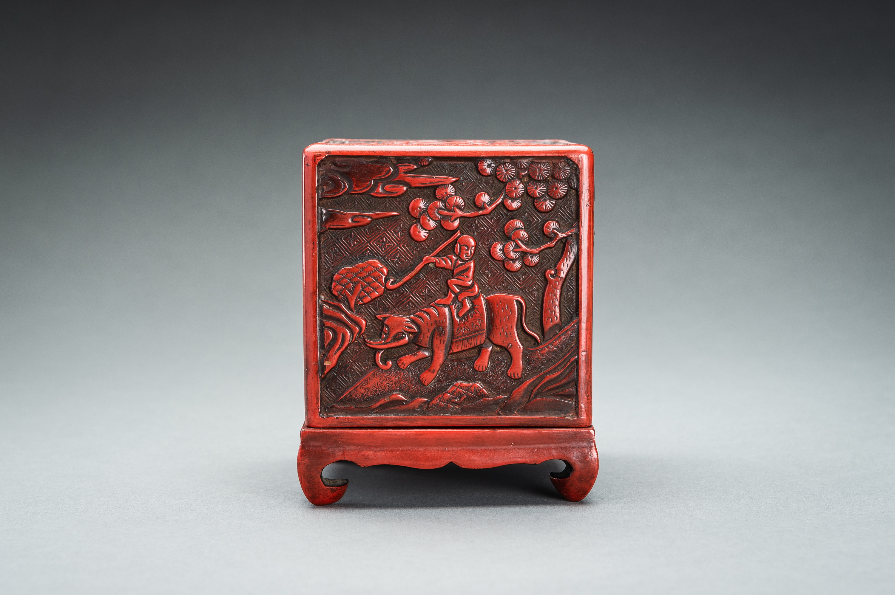A CINNABAR LACQUER 'IMMORTALS AND BUDAI' BOX AND COVER, QING - Image 7 of 14