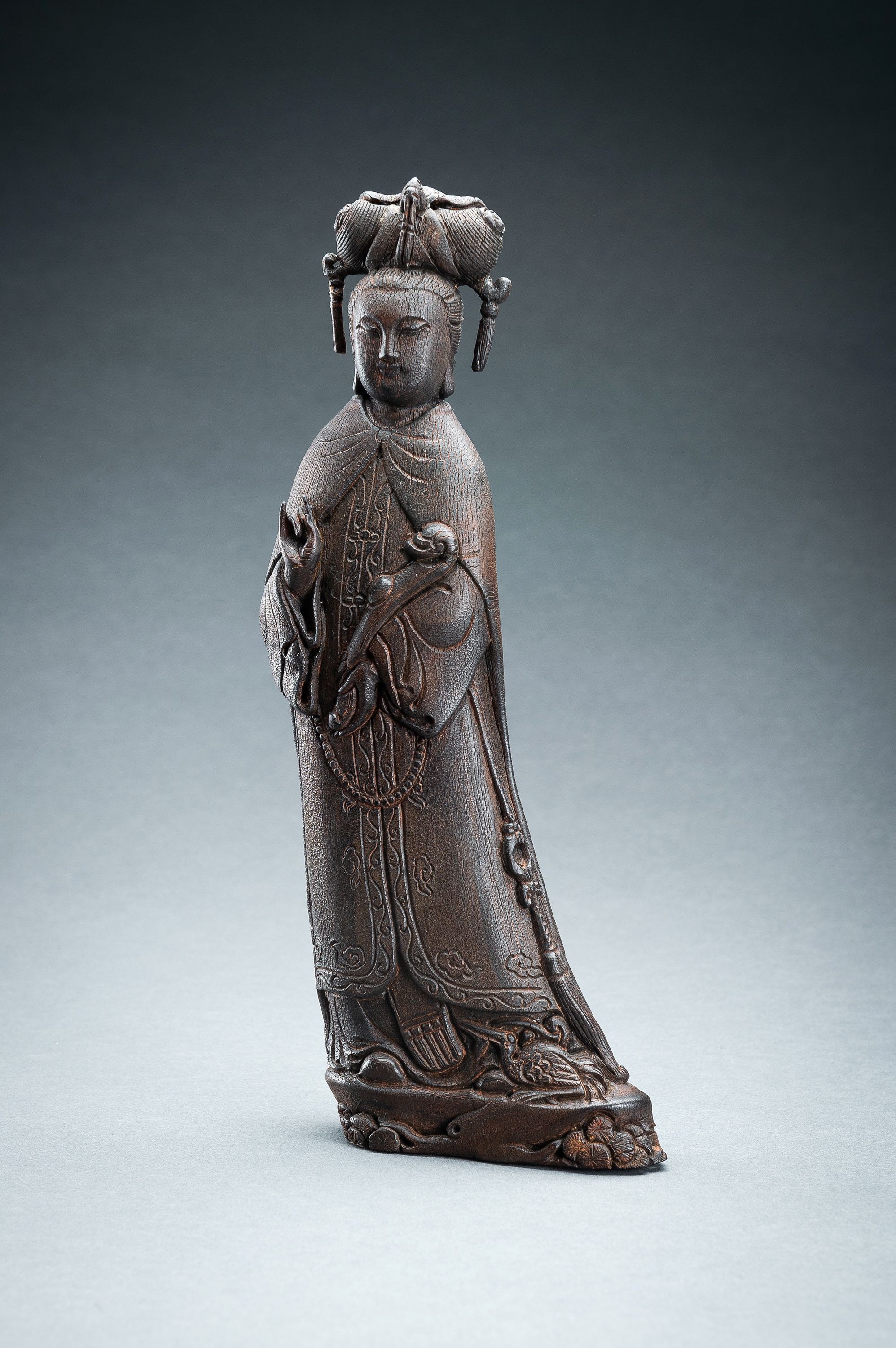 AN IRONWOOD FIGURE OF GUANYIN, c. 1920s - Image 9 of 17