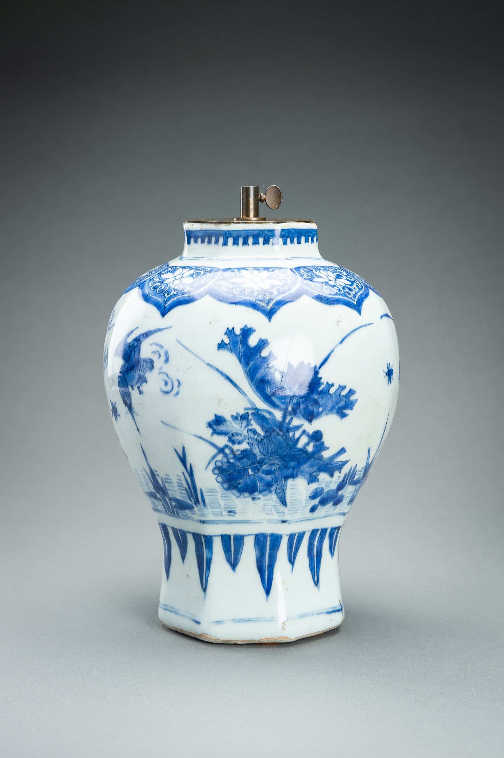 A BLUE AND WHITE PORCELAIN 'BIRDS AND FLOWERS' VASE, QING - Image 8 of 14