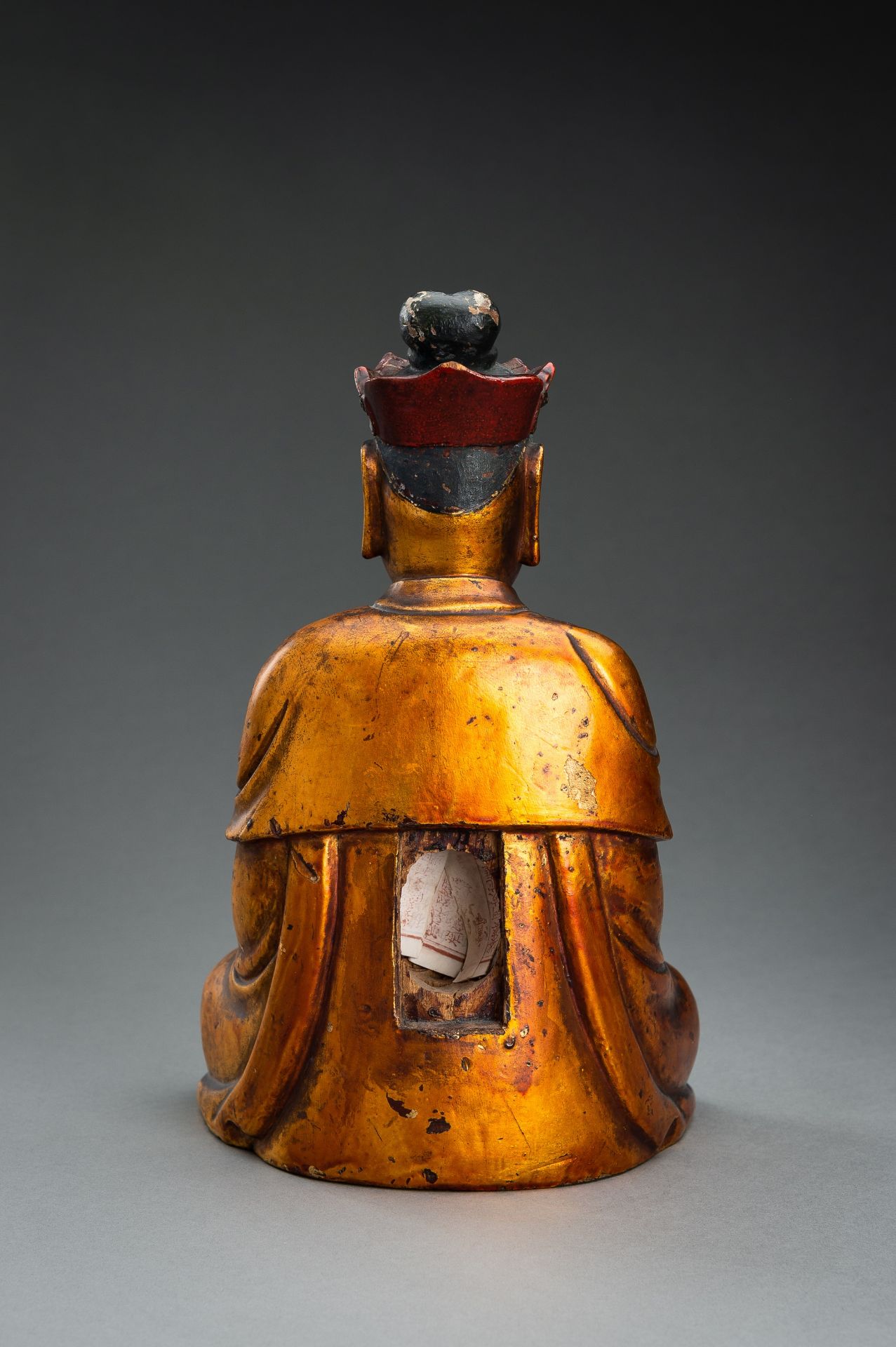 A GILT-LACQUERED WOOD FIGURE OF BUDDHA, 18TH-19TH CENTURY - Image 10 of 12