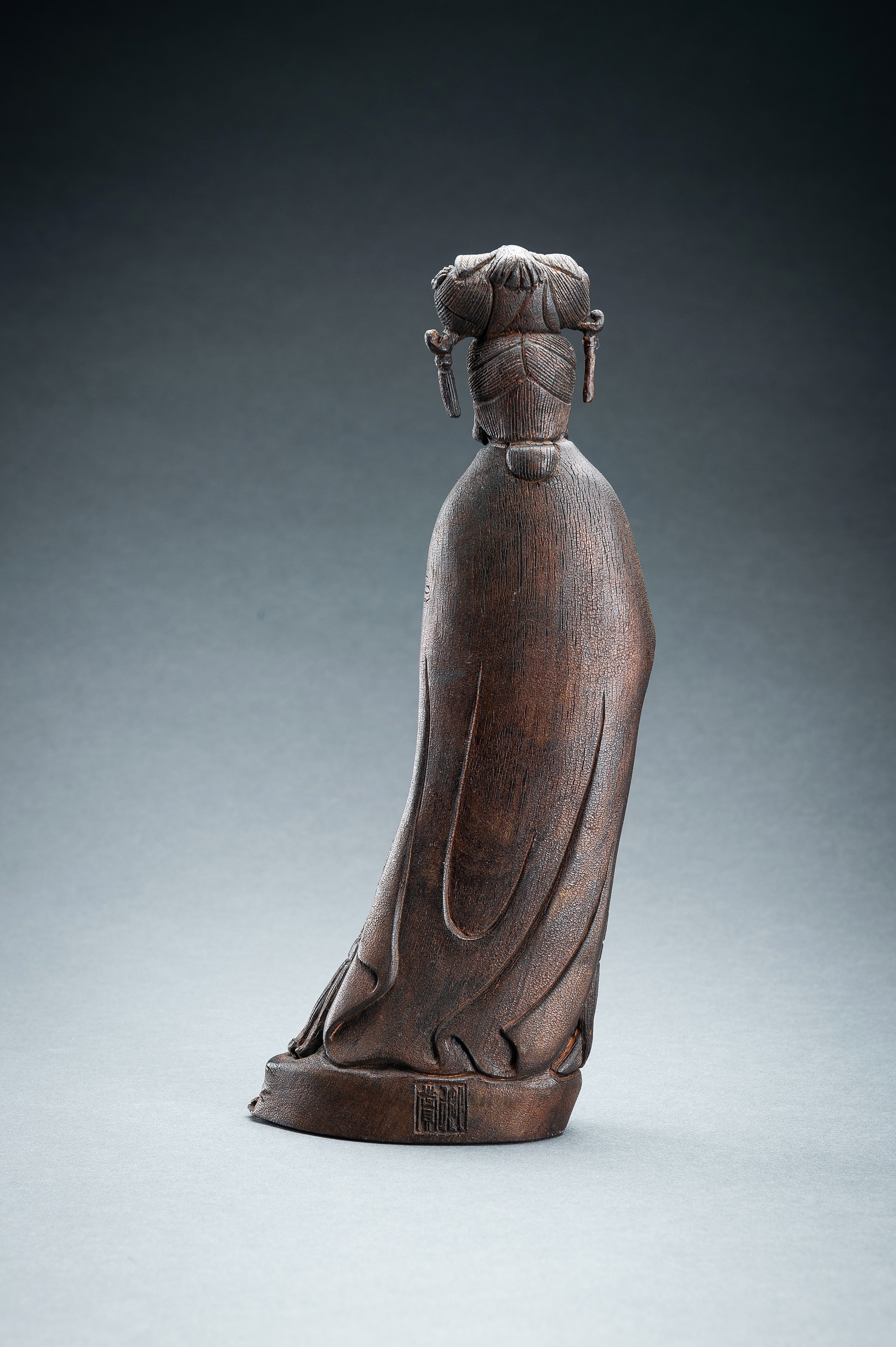 AN IRONWOOD FIGURE OF GUANYIN, c. 1920s - Image 14 of 17