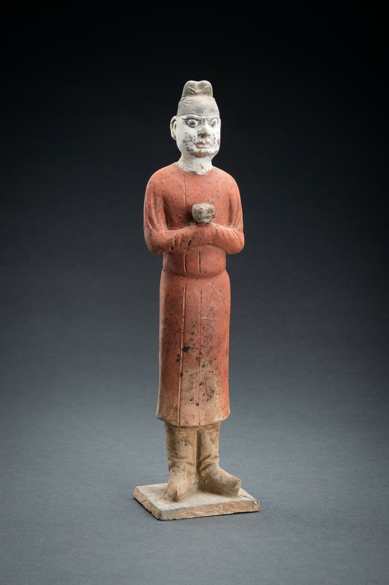 A RARE POTTERY FIGURE OF A COURT SERVANT, TANG DYNASTY - Image 6 of 13