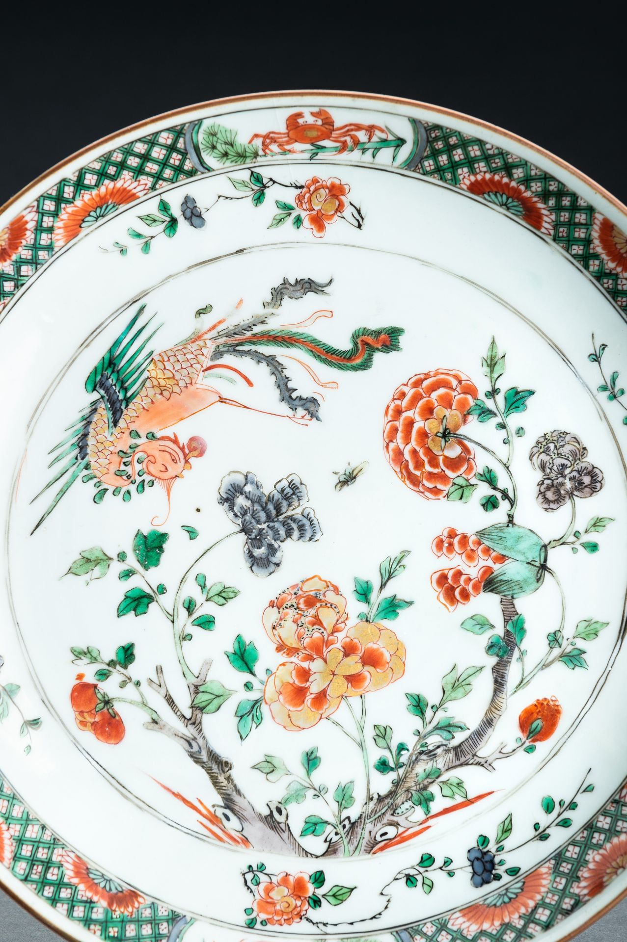 A FAMILLE VERTE 'PHOENIX AND FLOWER' DISH, QING - Bild 3 aus 13