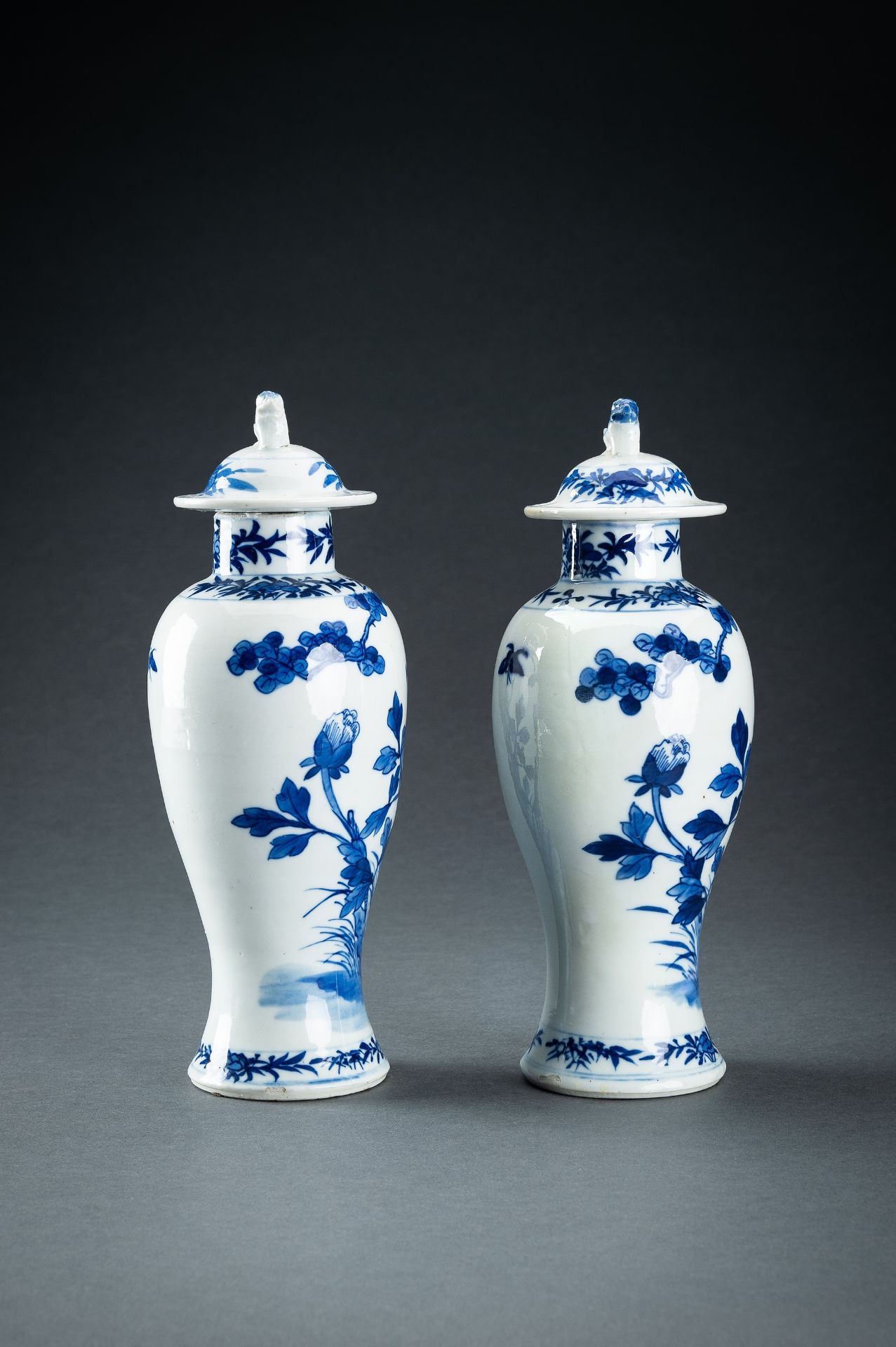 A PAIR OF BLUE AND WHITE BALUSTER VASES AND COVERS, QING - Image 7 of 14