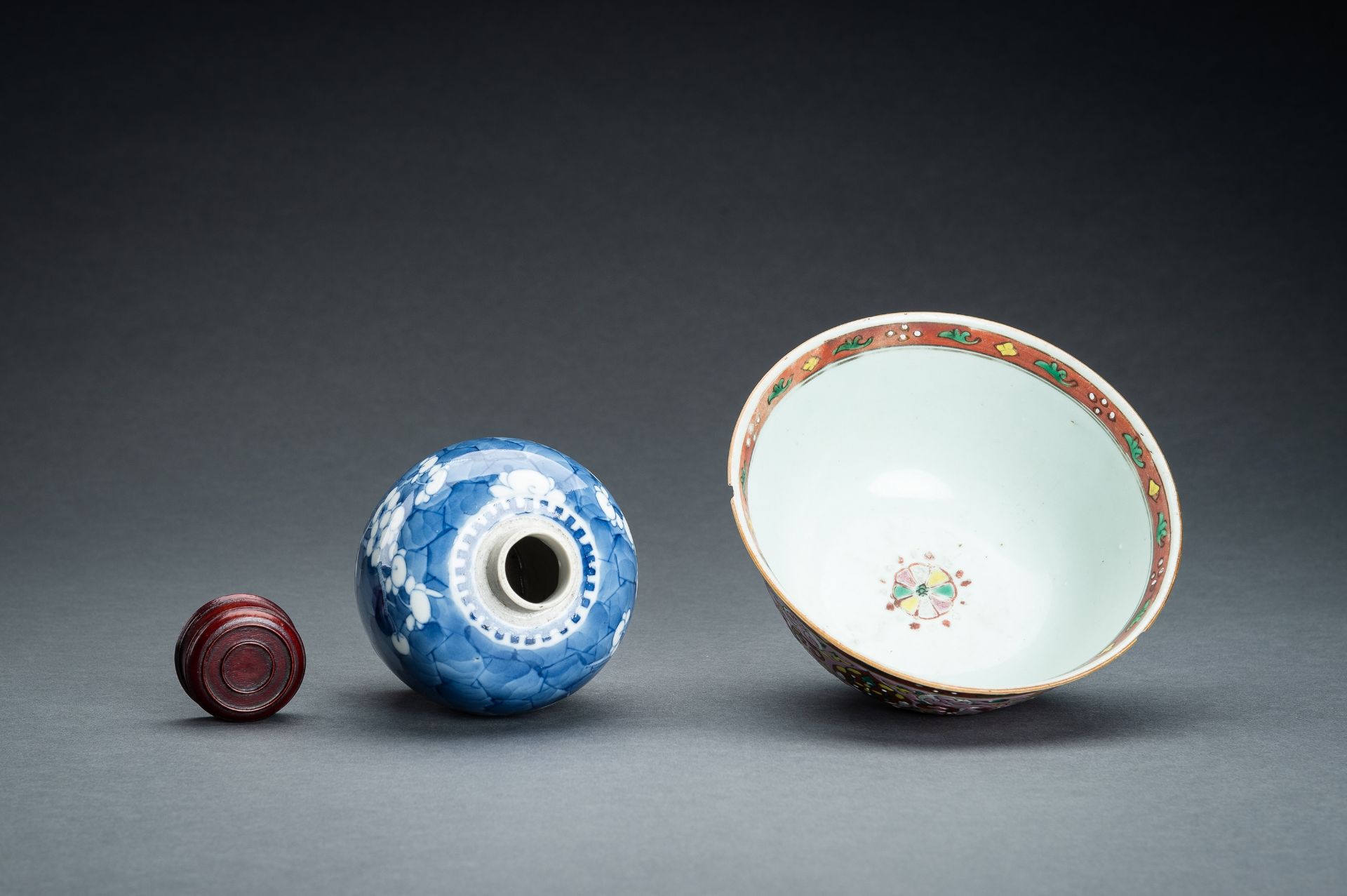 A GROUP OF FOUR PORCELAIN ITEMS, QING - Image 7 of 19