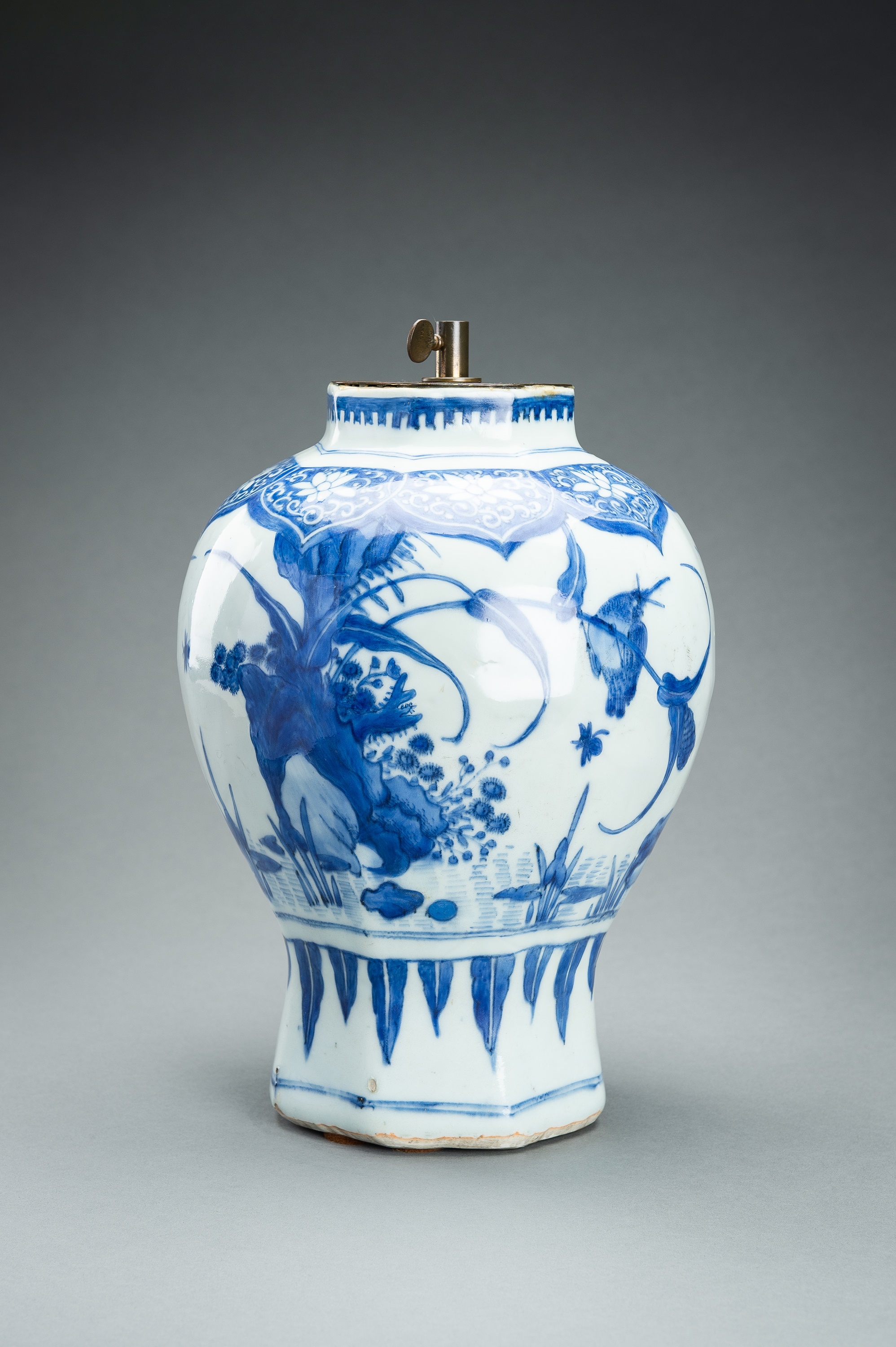 A BLUE AND WHITE PORCELAIN 'BIRDS AND FLOWERS' VASE, QING - Image 9 of 14