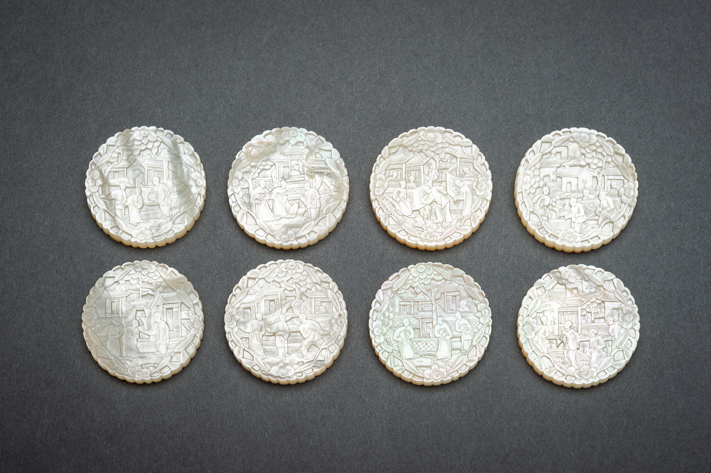 A SET OF 14 MOTHER OF PEARL GAMING TOKENS - Image 5 of 9