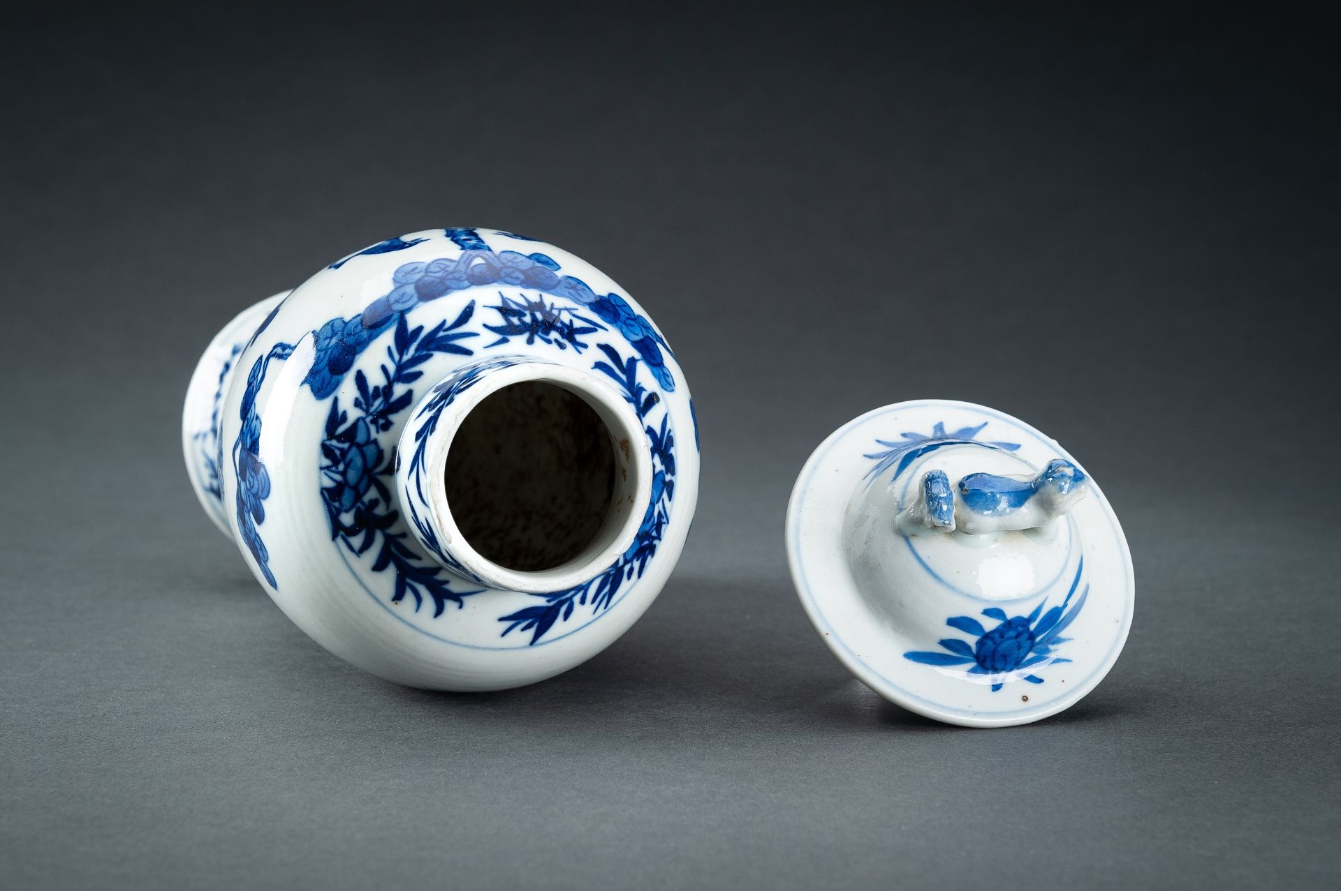 A PAIR OF BLUE AND WHITE BALUSTER VASES AND COVERS, QING - Image 11 of 14