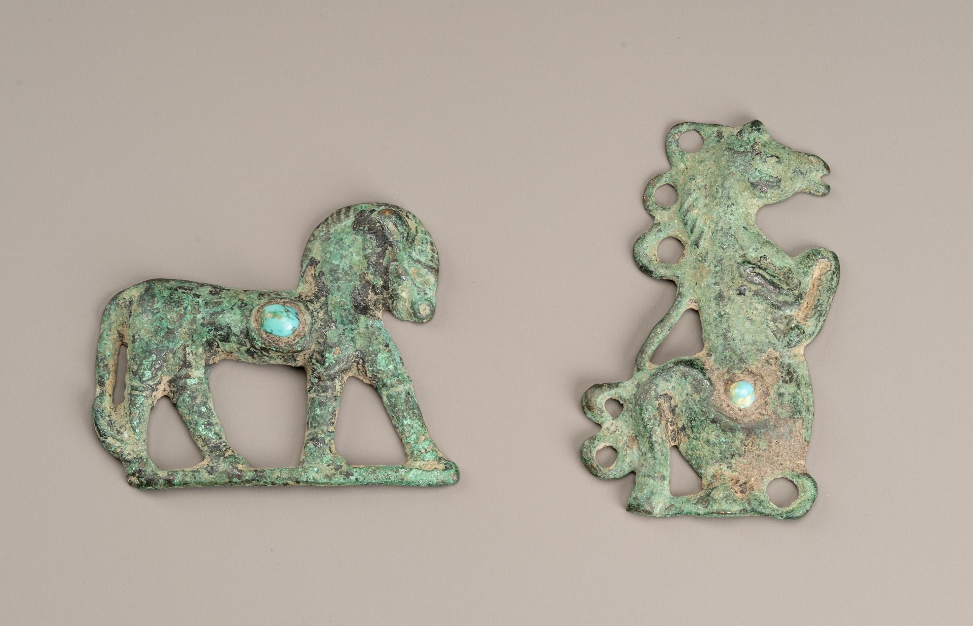 A LOT WITH TWO SINO-SIBERIAN BRONZE ORNAMENTS WITH ANIMALS