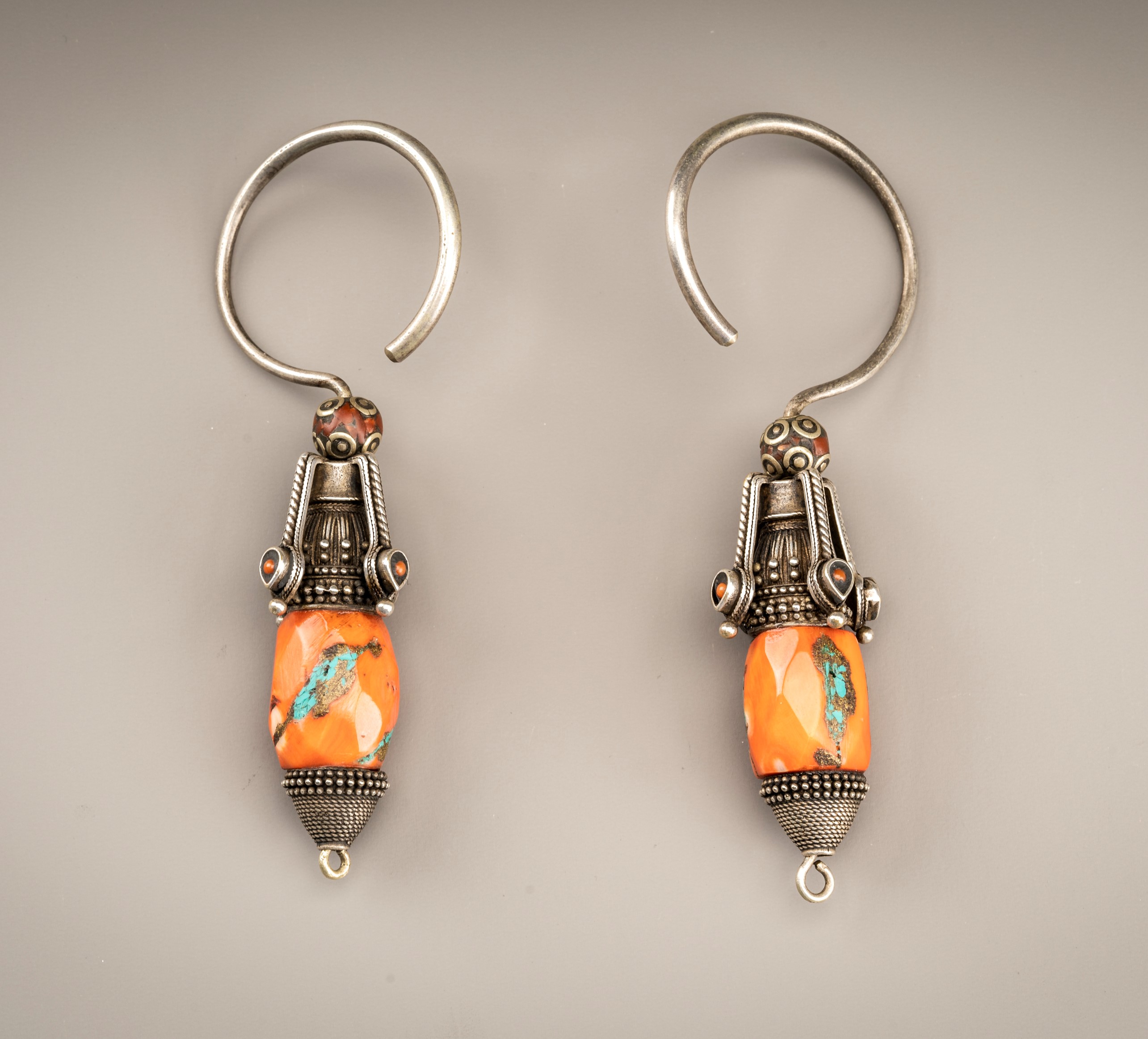 A PAIR OF CORAL AND TURQUOISE SET METAL EARRINGS, c. 1880s