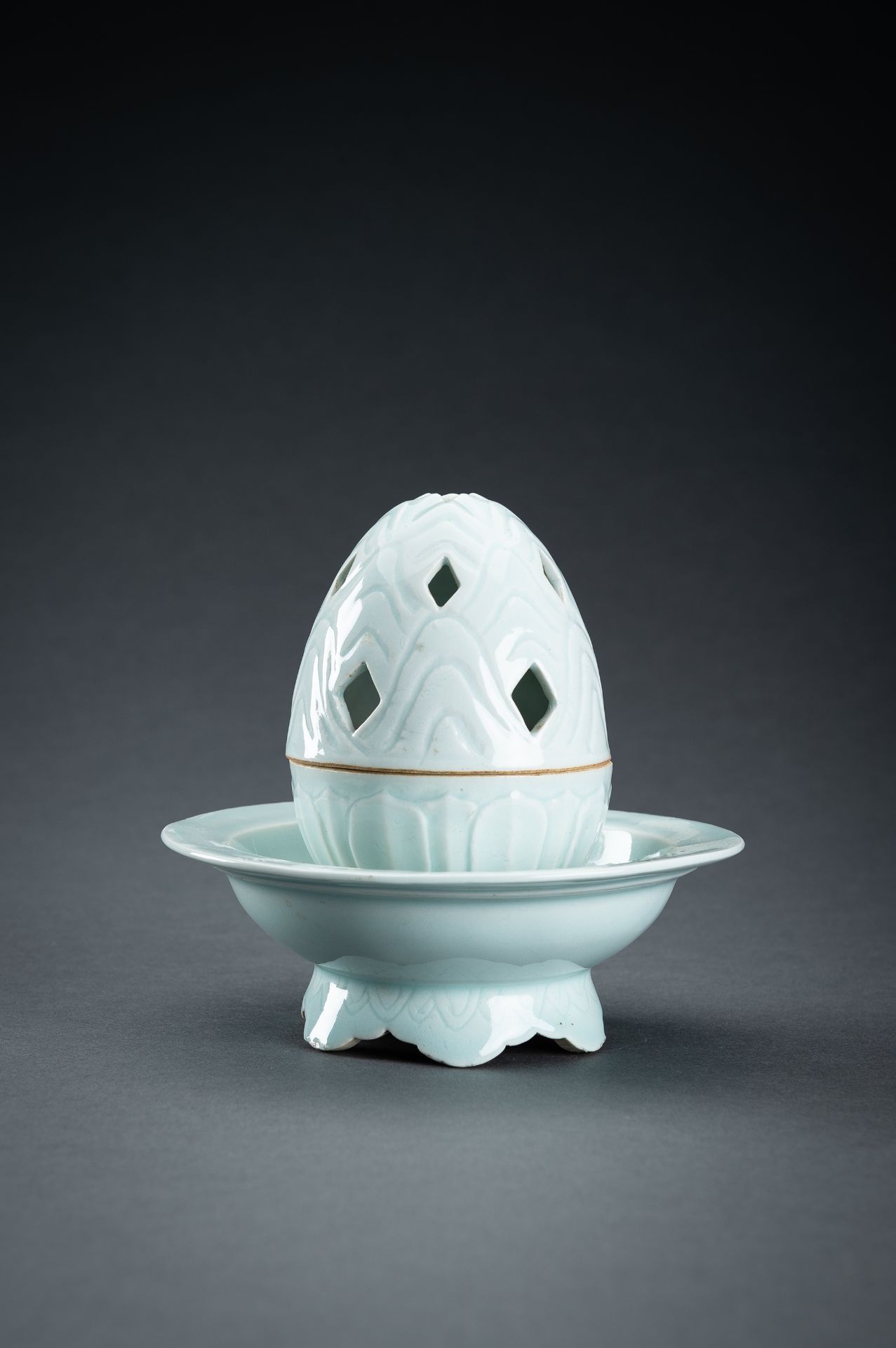 A FINE SONG STYLE QINGBAI GLAZE PORCELAIN INCENSE BURNER - Image 2 of 12